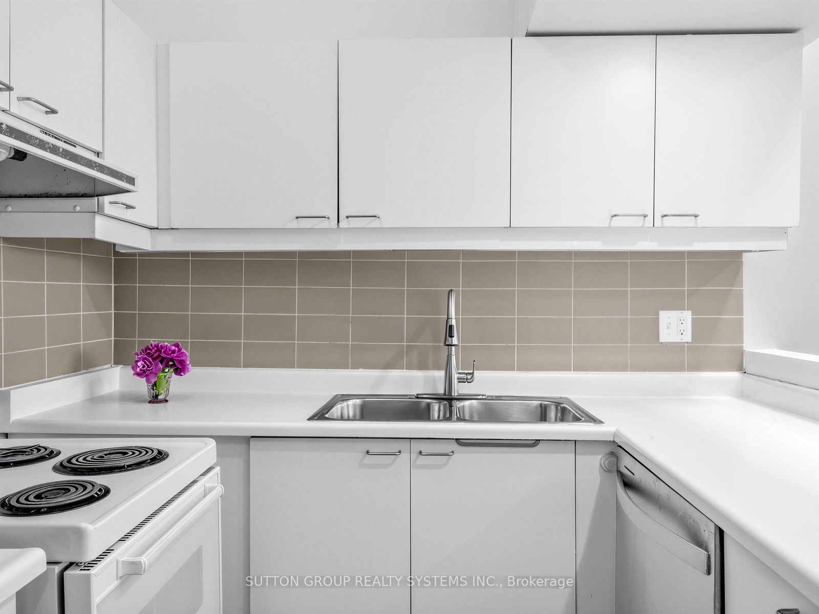 6 Bartlett Avenue W 5 Property Photo 8