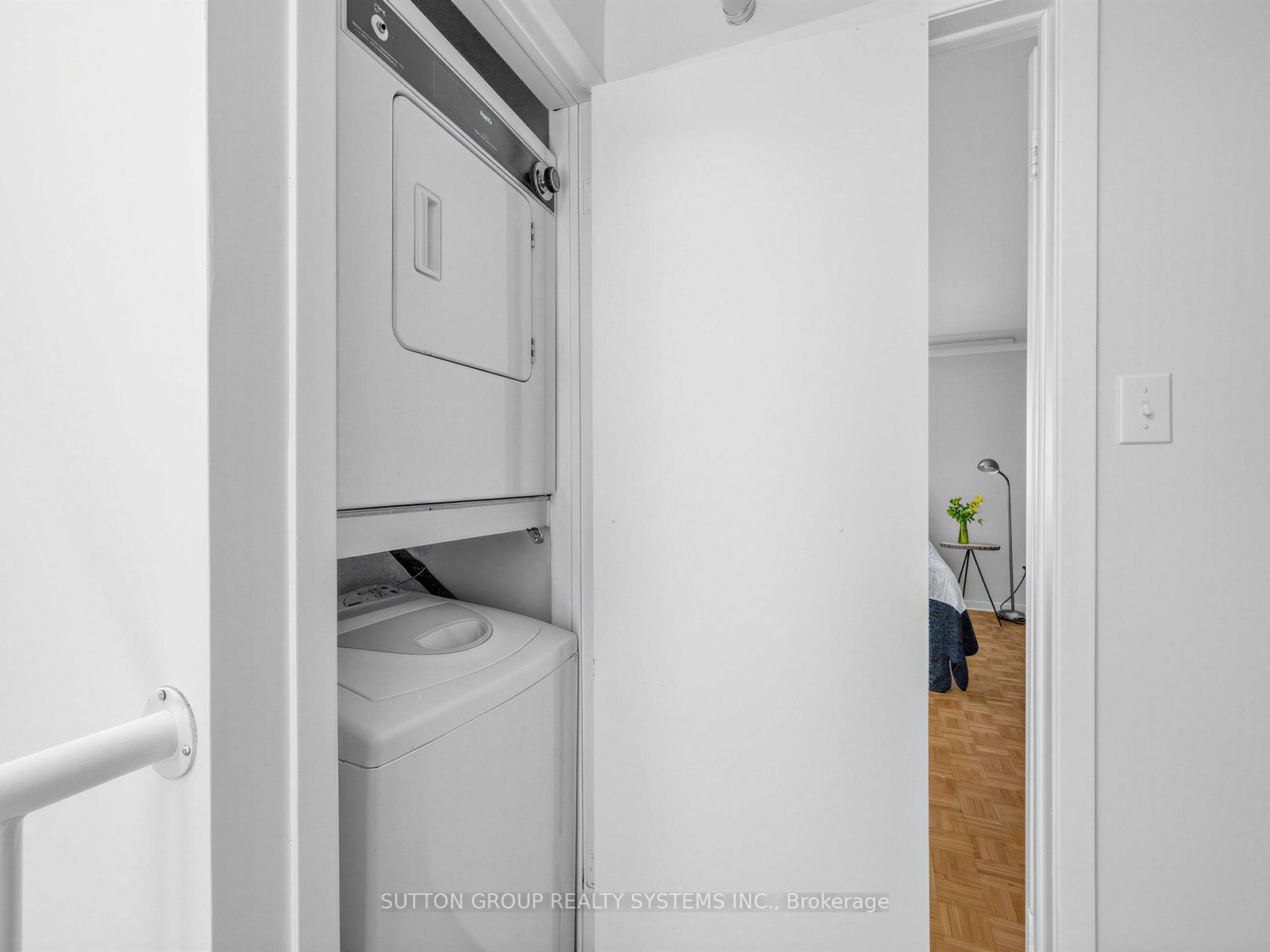 6 Bartlett Avenue W 5 Property Photo 13