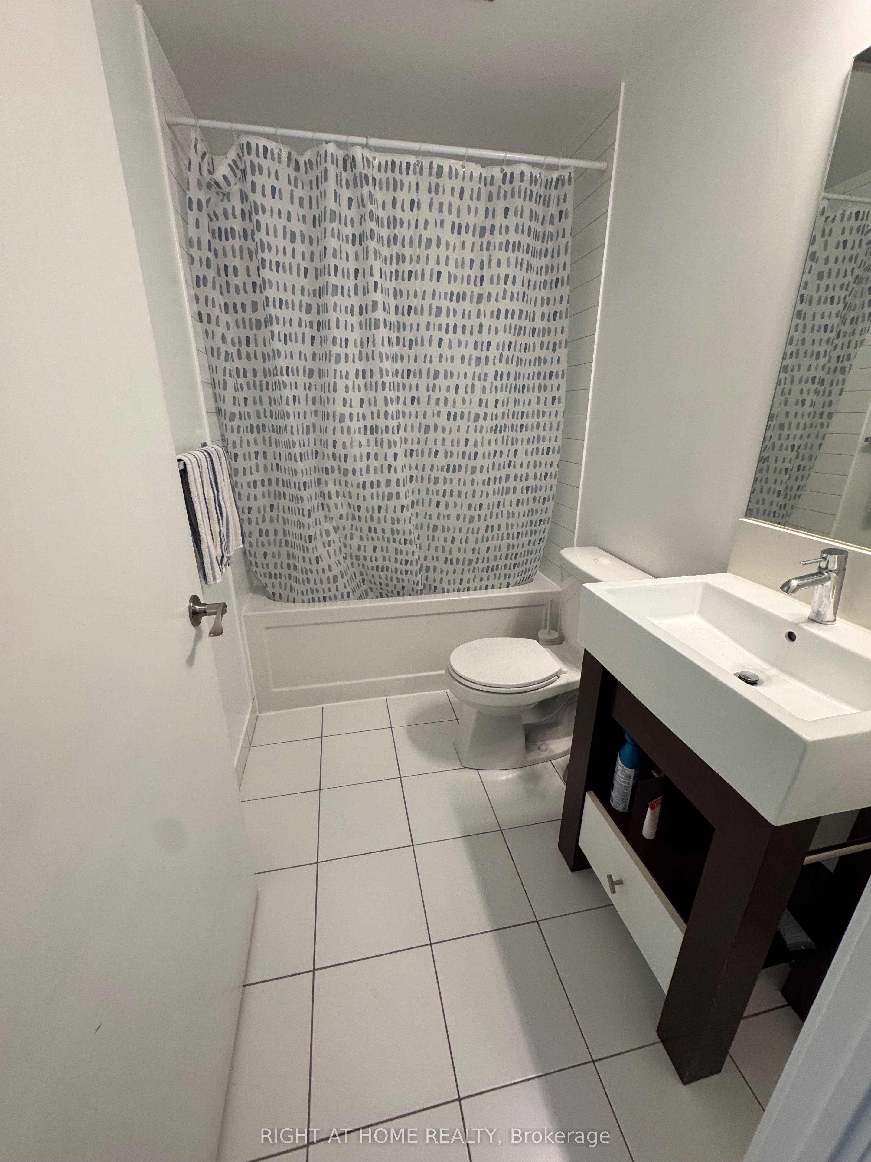 840 Queens Plate Drive 1110 Property Photo 6