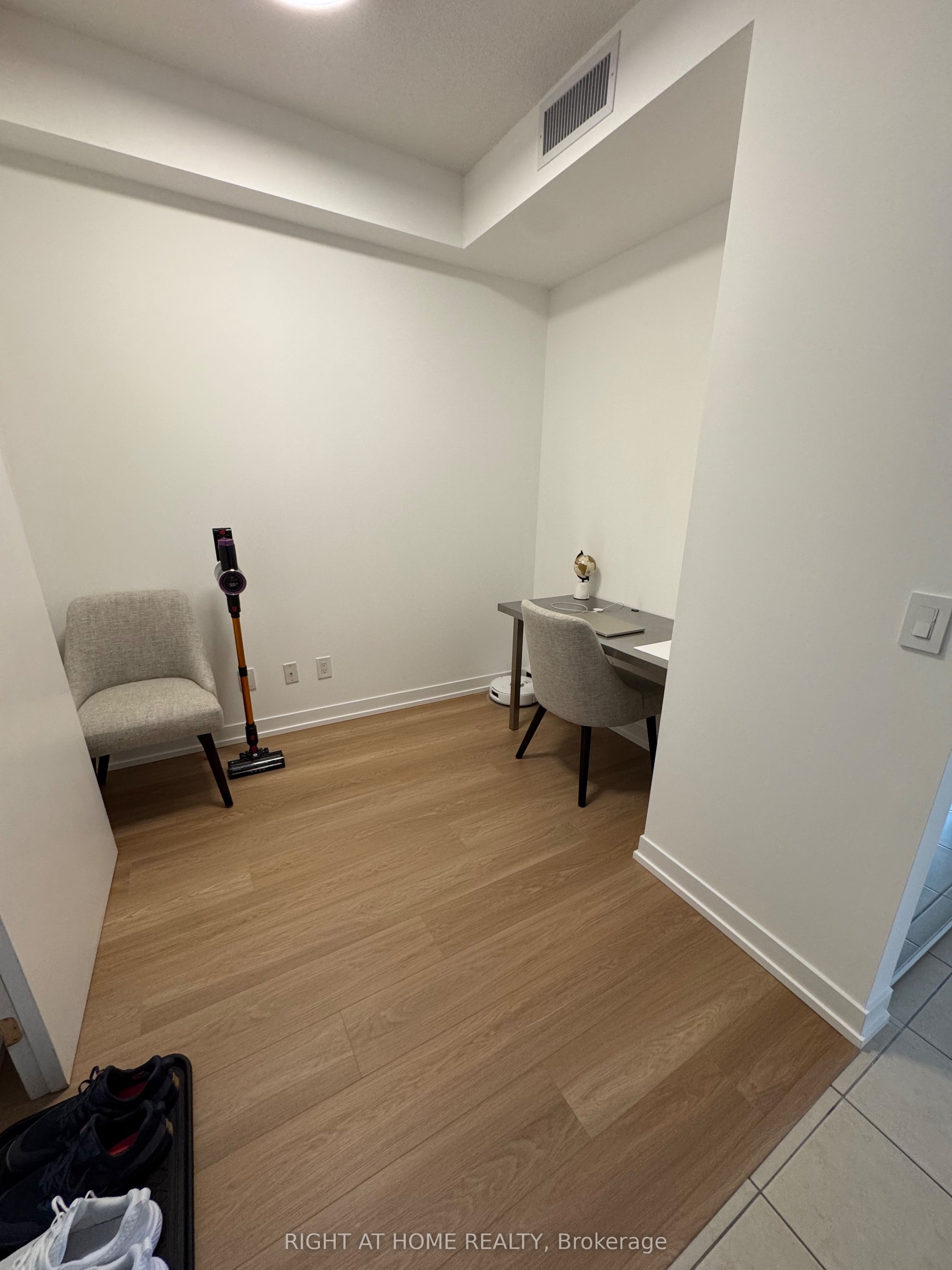 840 Queens Plate Drive 1110 Property Photo 7
