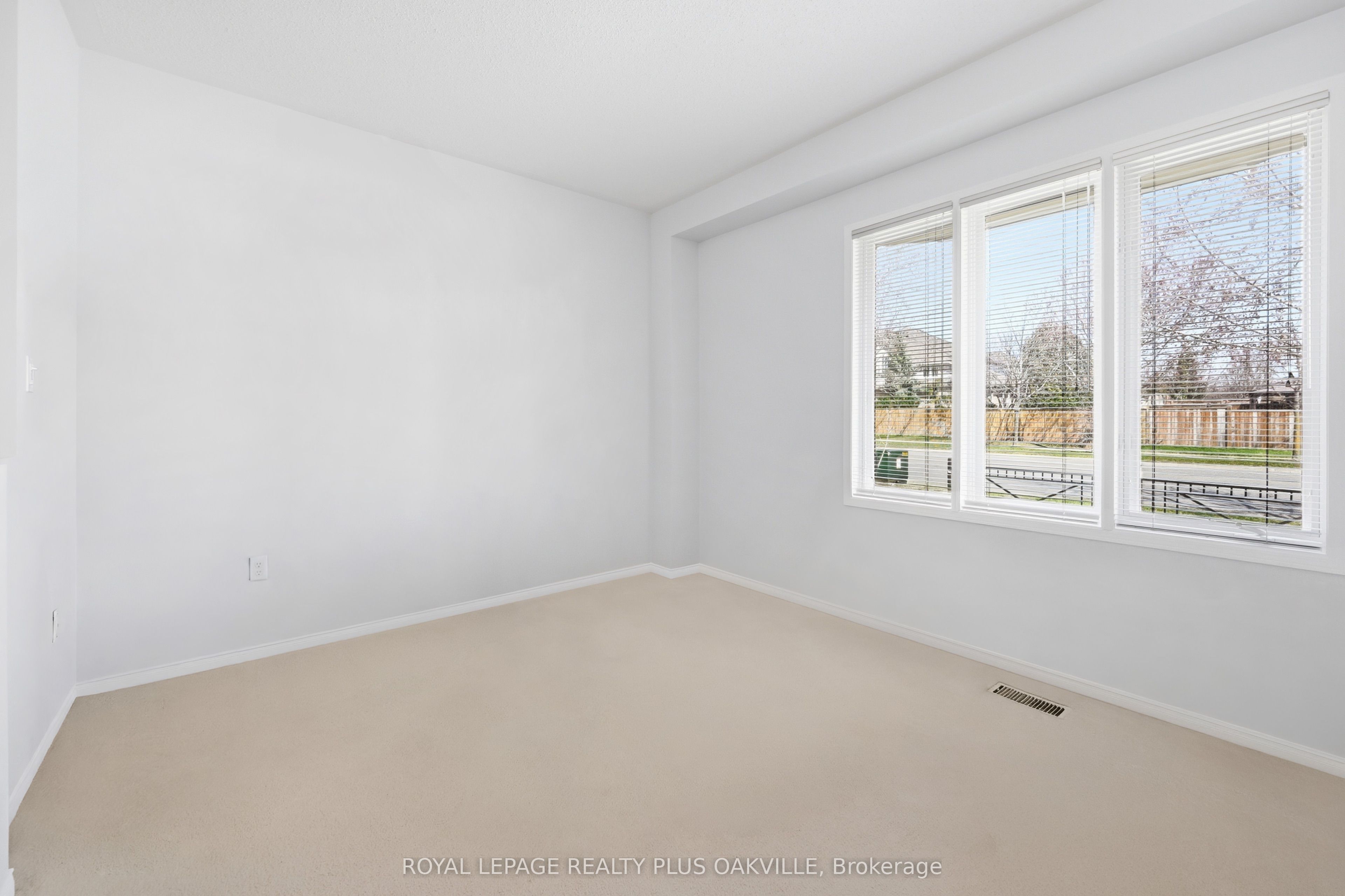 2150 Fourth Line Property Photo 6