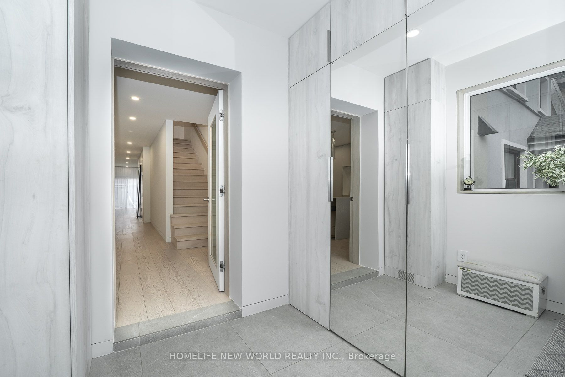 30 Carling Avenue Property Photo 2