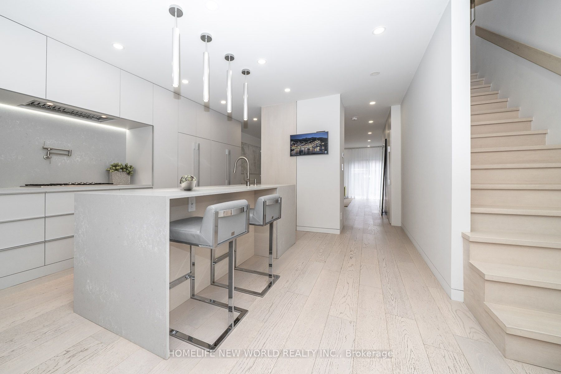 30 Carling Avenue Property Photo 3