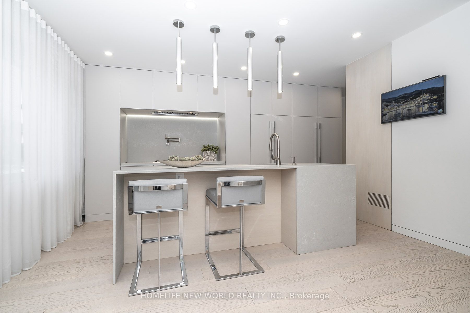 30 Carling Avenue Property Photo 4