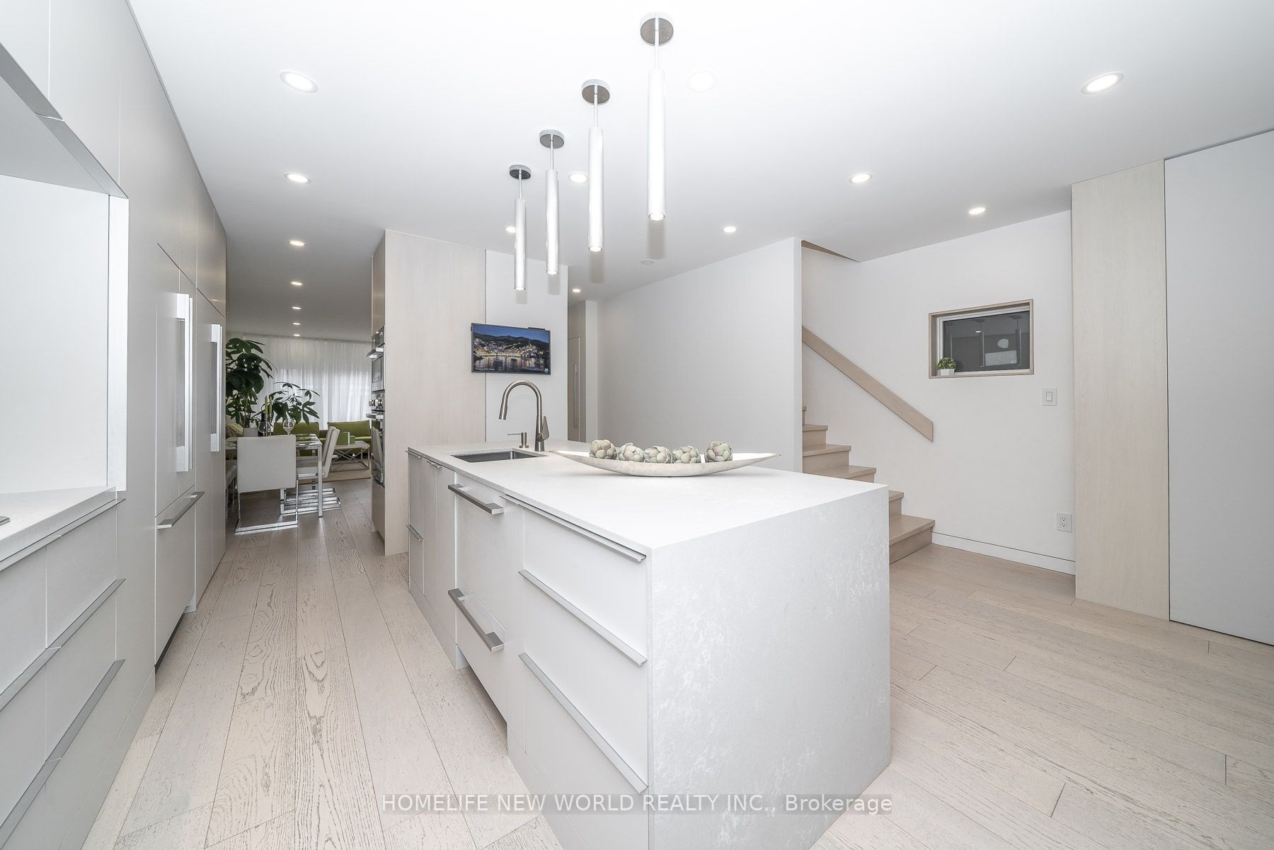 30 Carling Avenue Property Photo 6