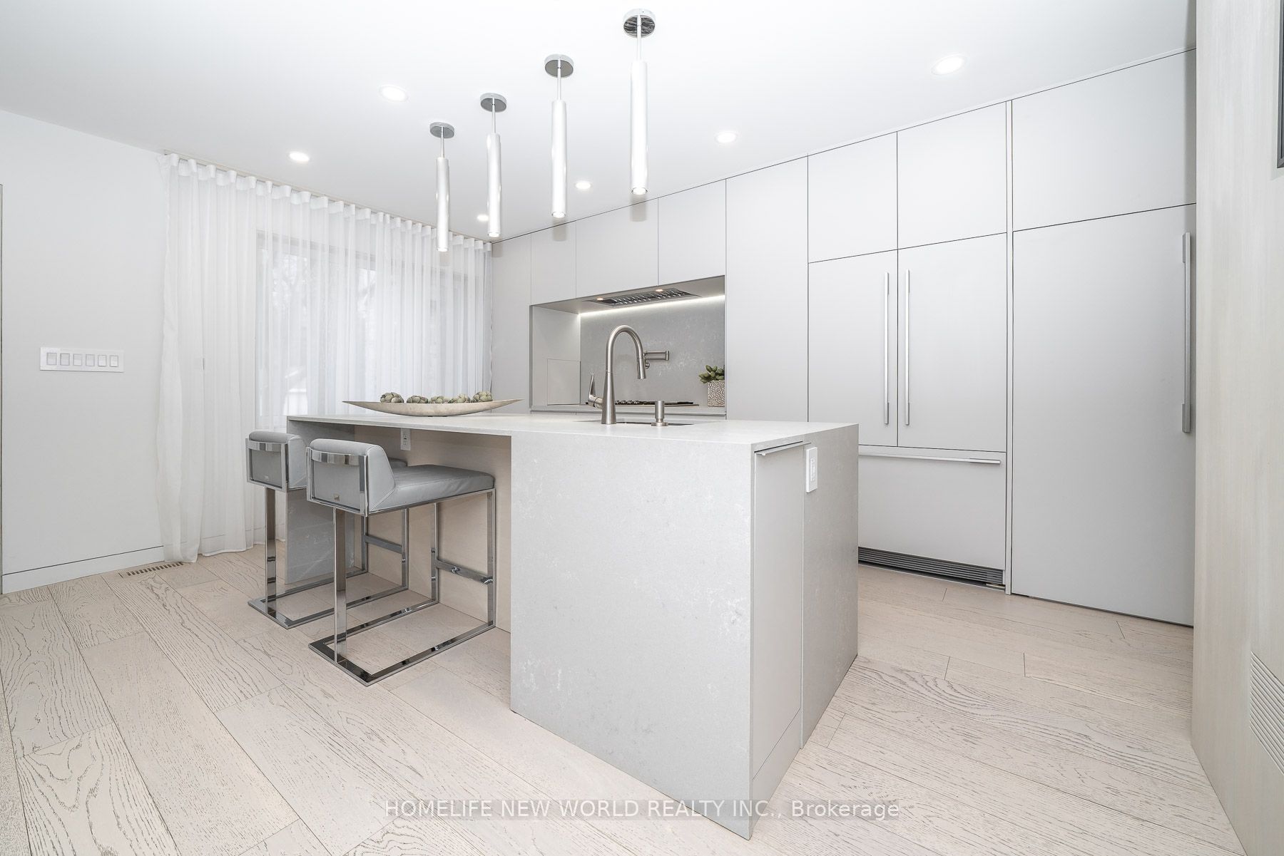 30 Carling Avenue Property Photo 7