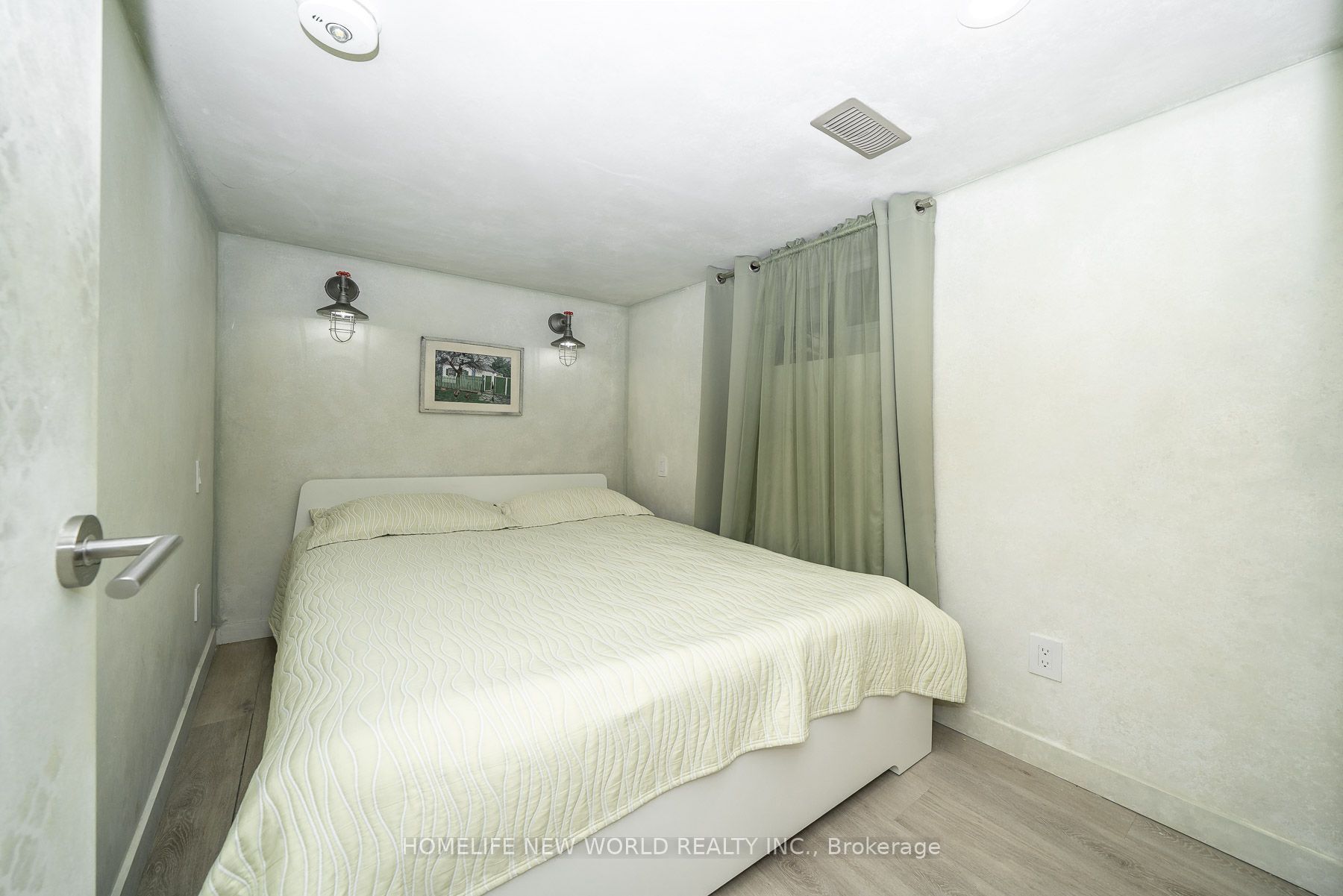 30 Carling Avenue Property Photo 34