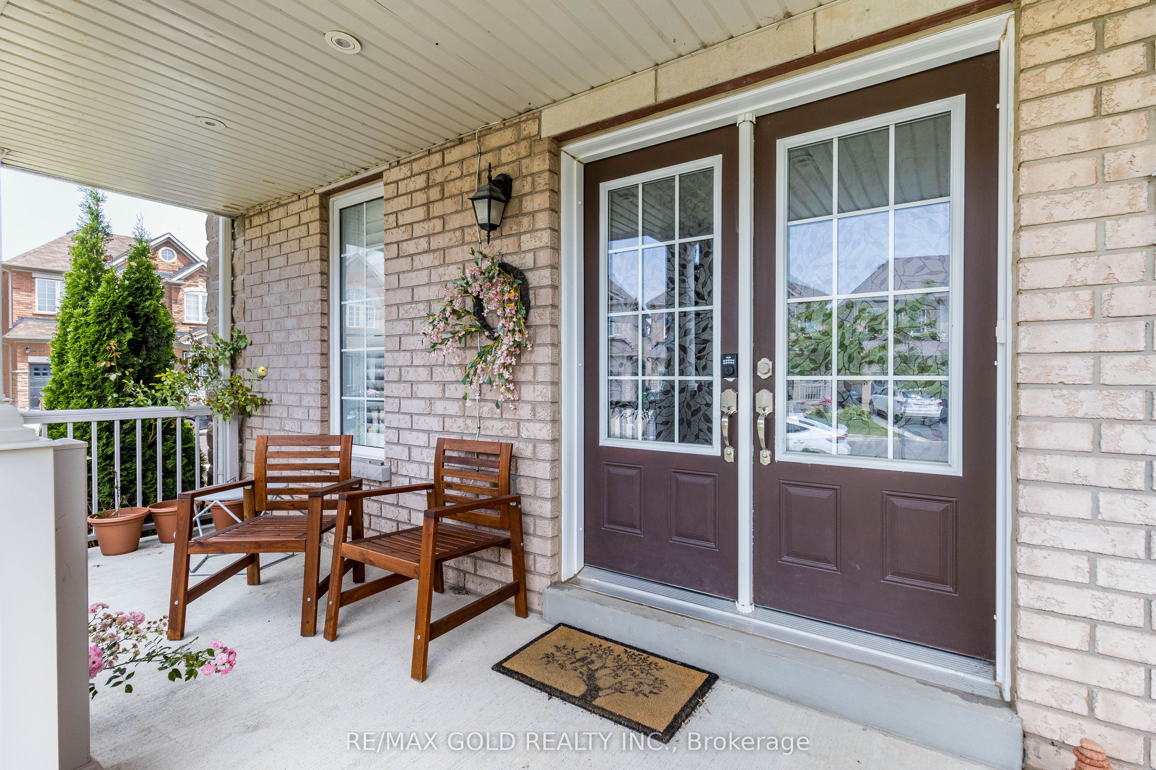 110 Banbridge Crescent Property Photo 3