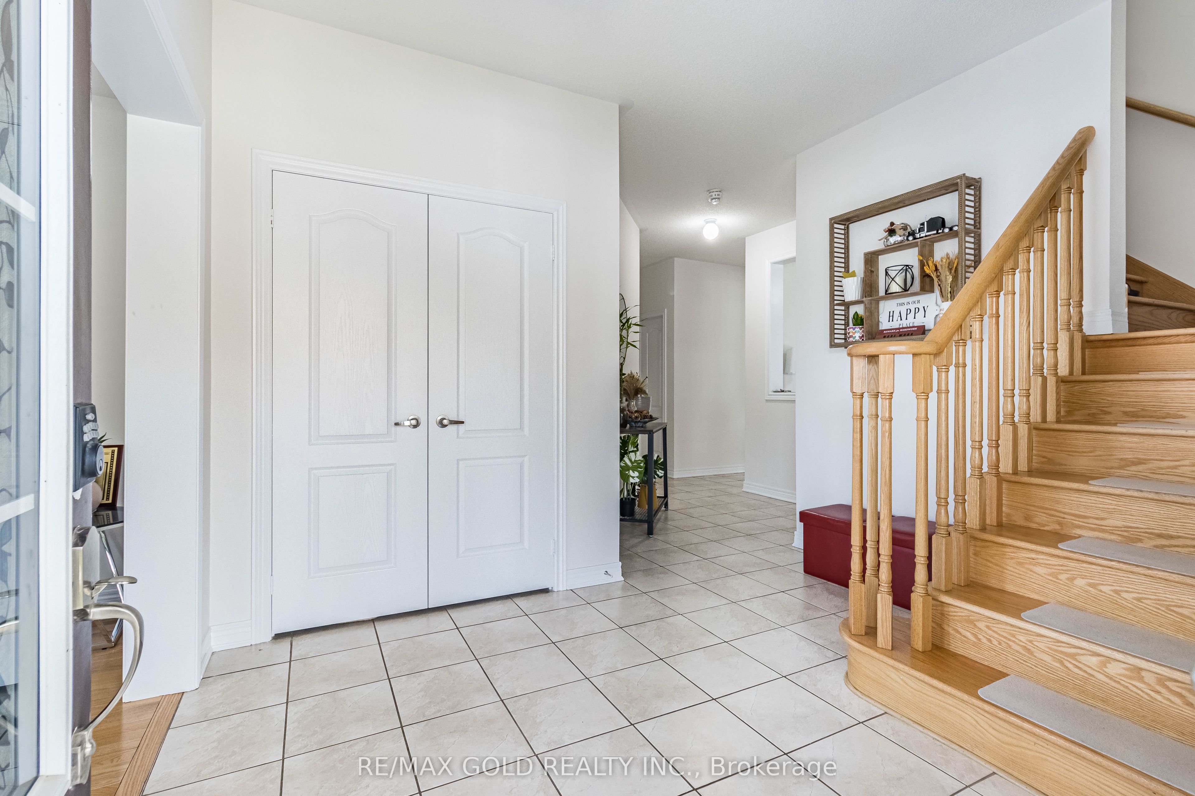 110 Banbridge Crescent Property Photo 4