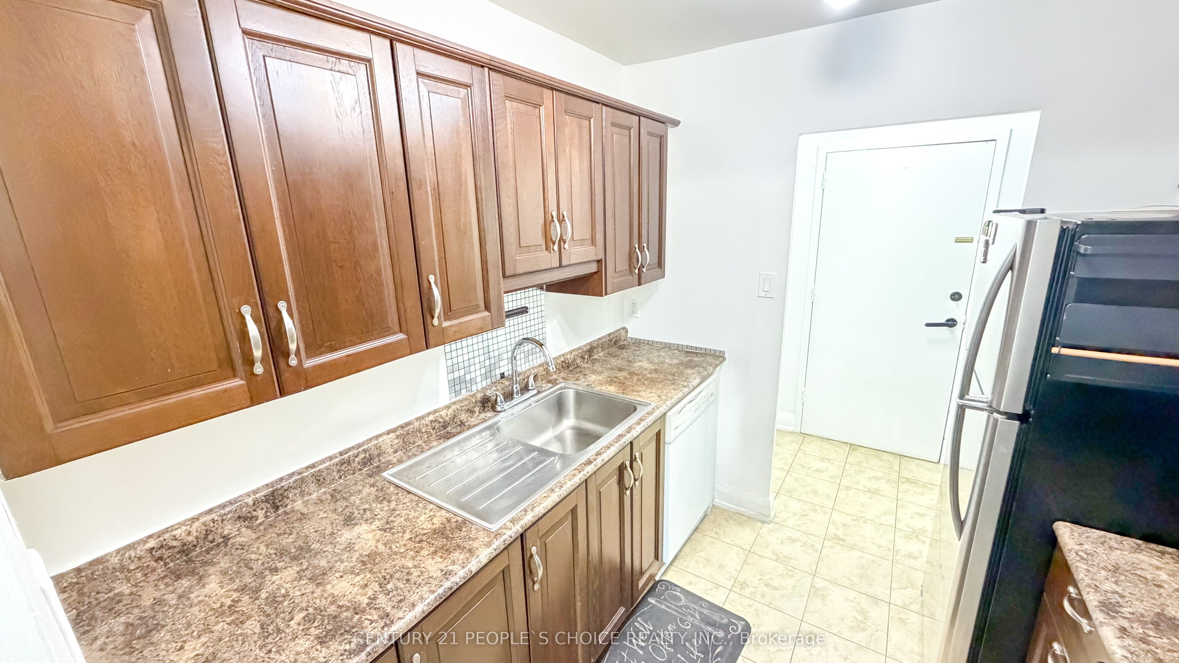 2485 Woking Crescent 201 Property Photo 6