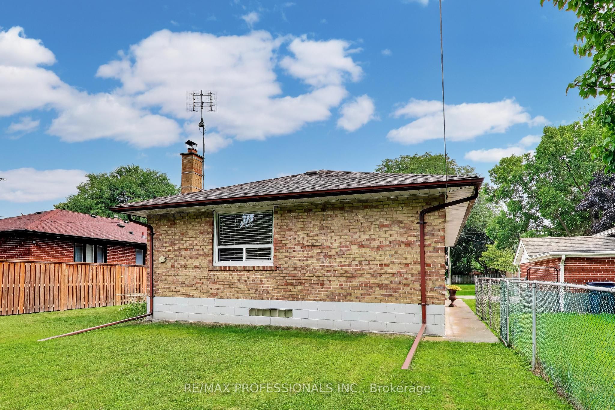 24 Beaverbrook Avenue Property Photo 32