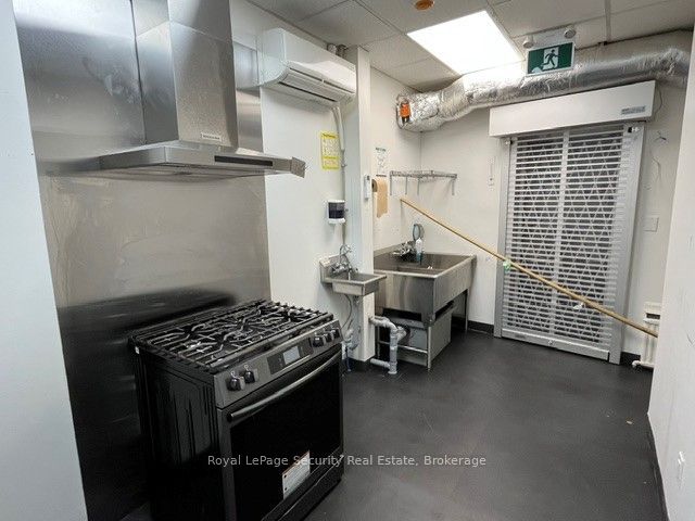 3205 Dufferin Street Property Photo 4