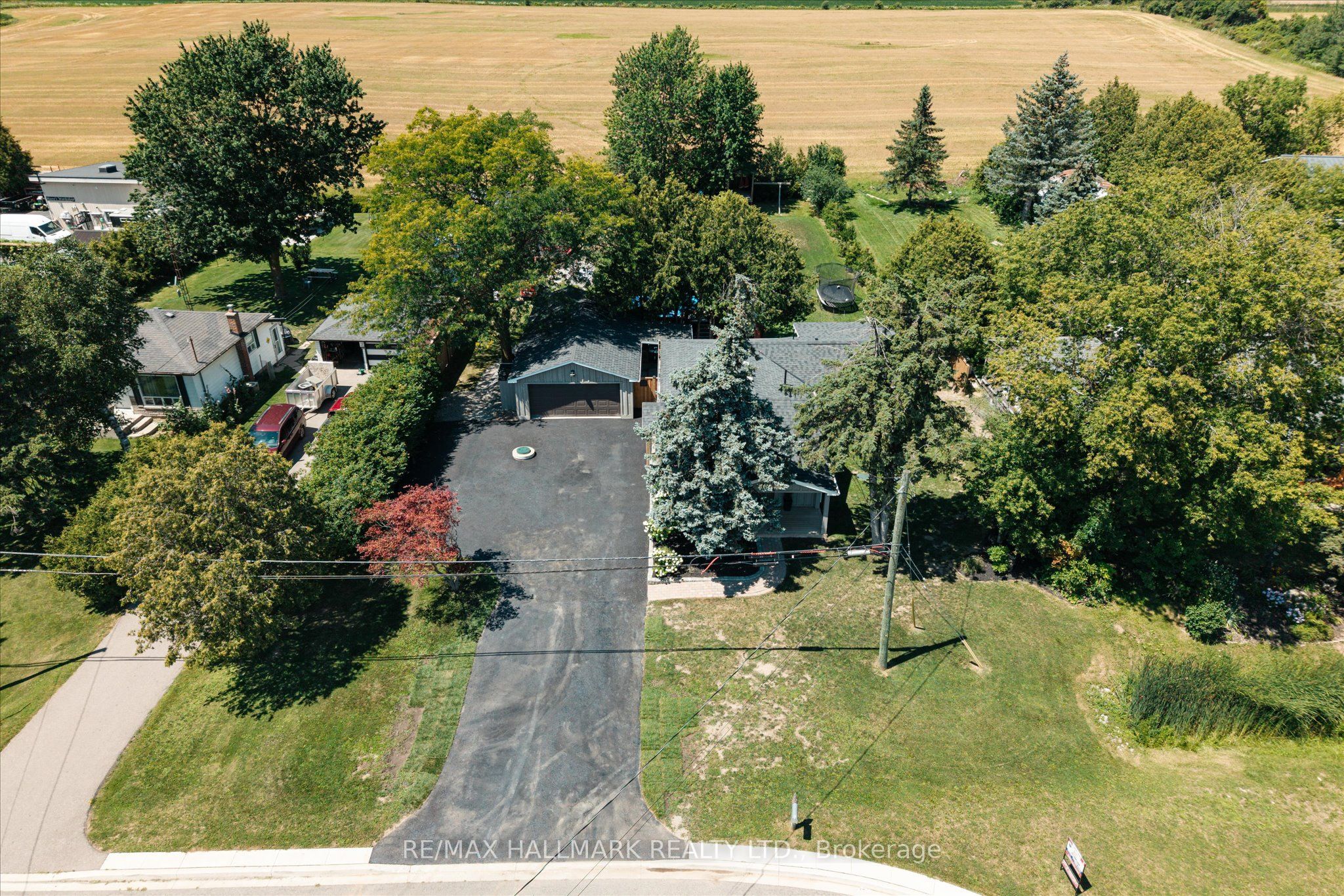 7433 5 Side Road Property Photo 2