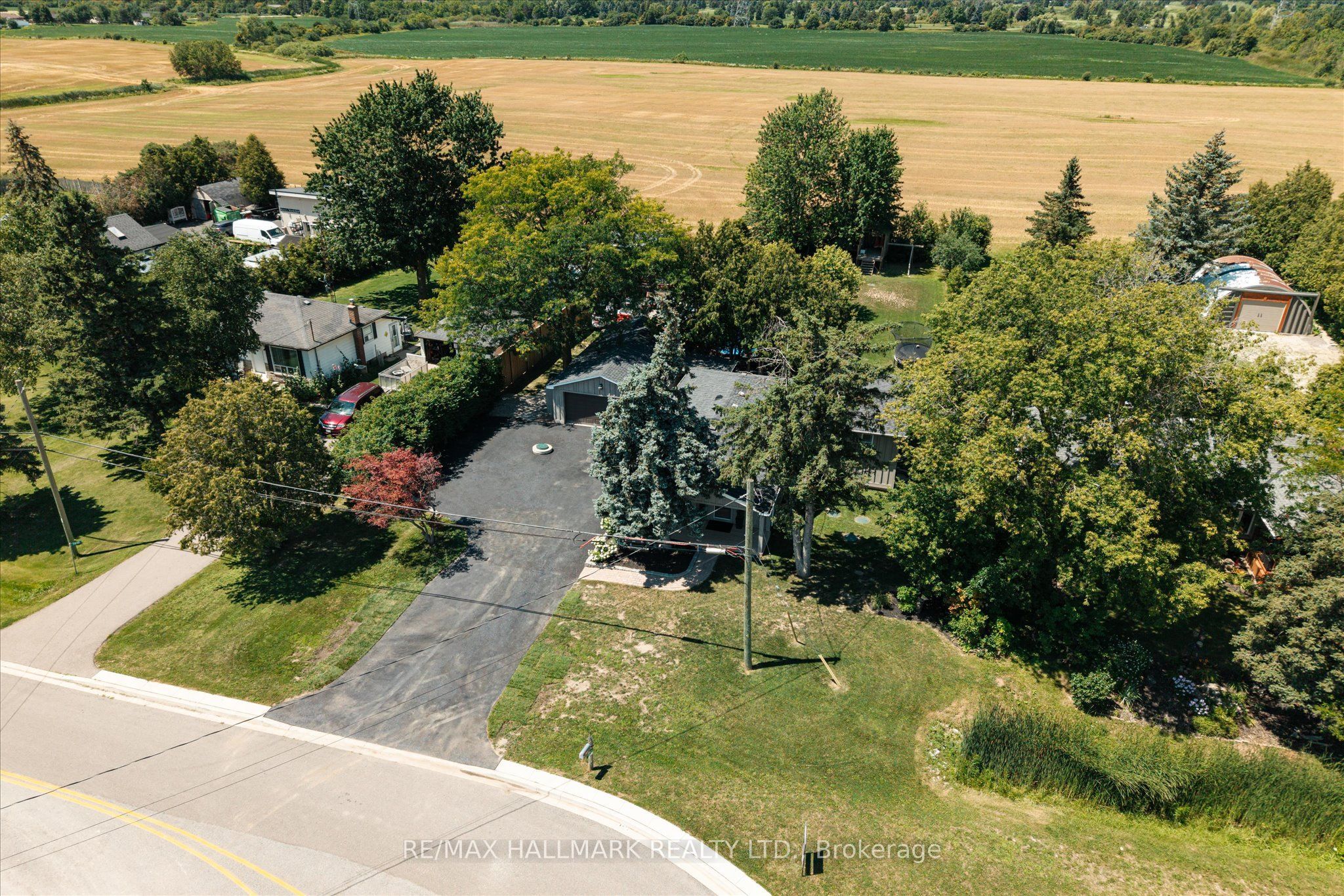 7433 5 Side Road Property Photo 3