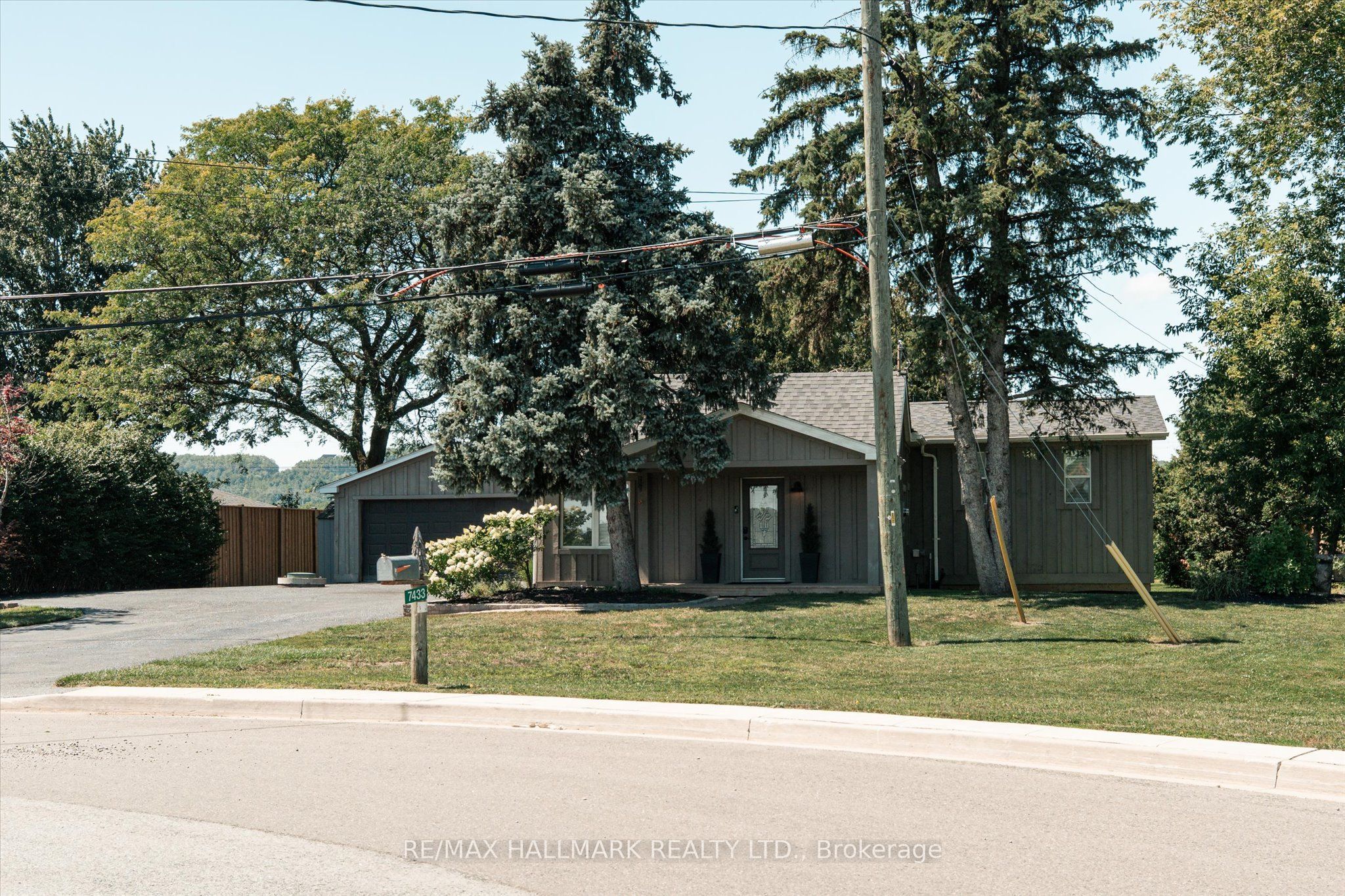 7433 5 Side Road Property Photo 4