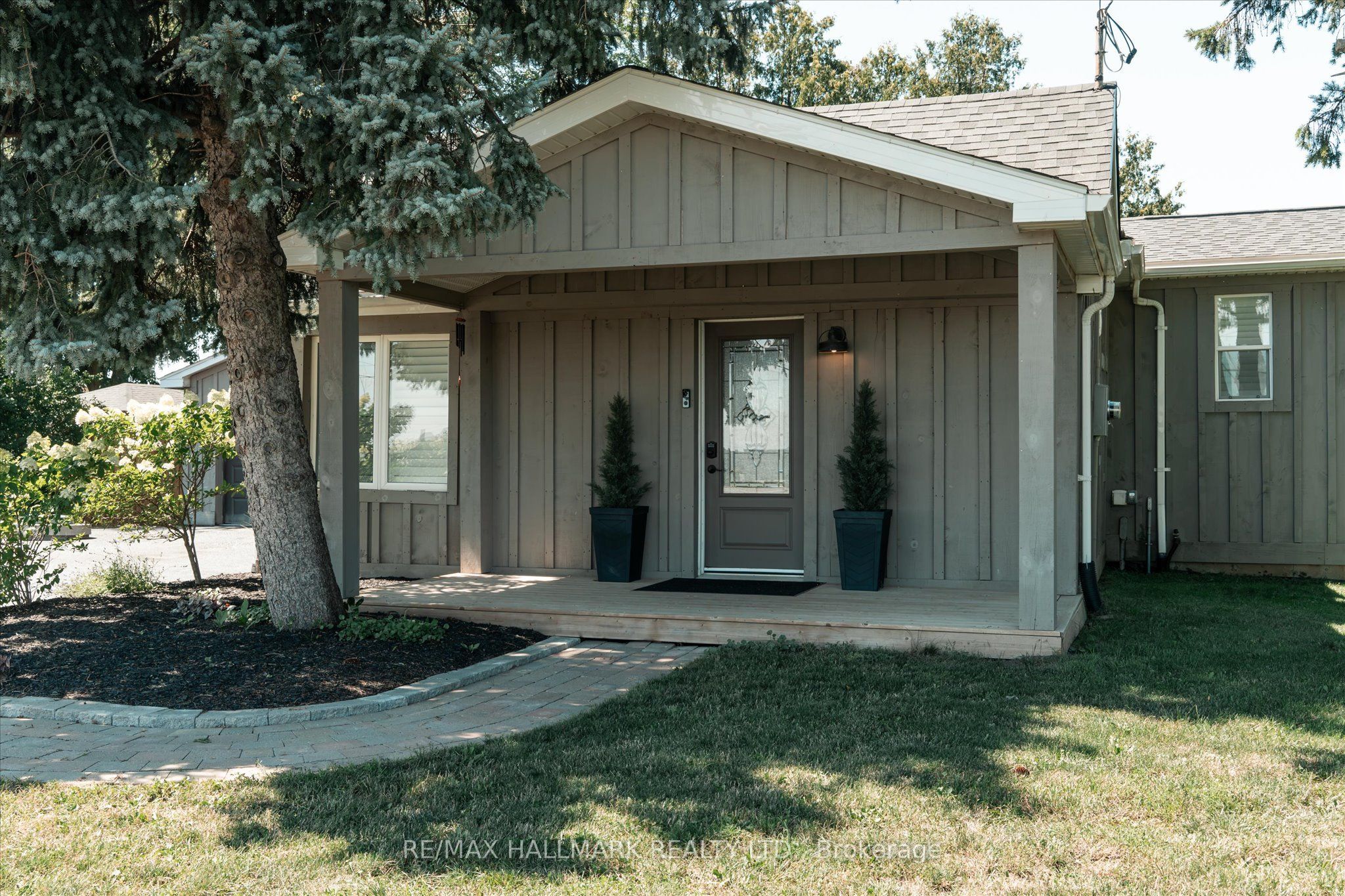7433 5 Side Road Property Photo 8