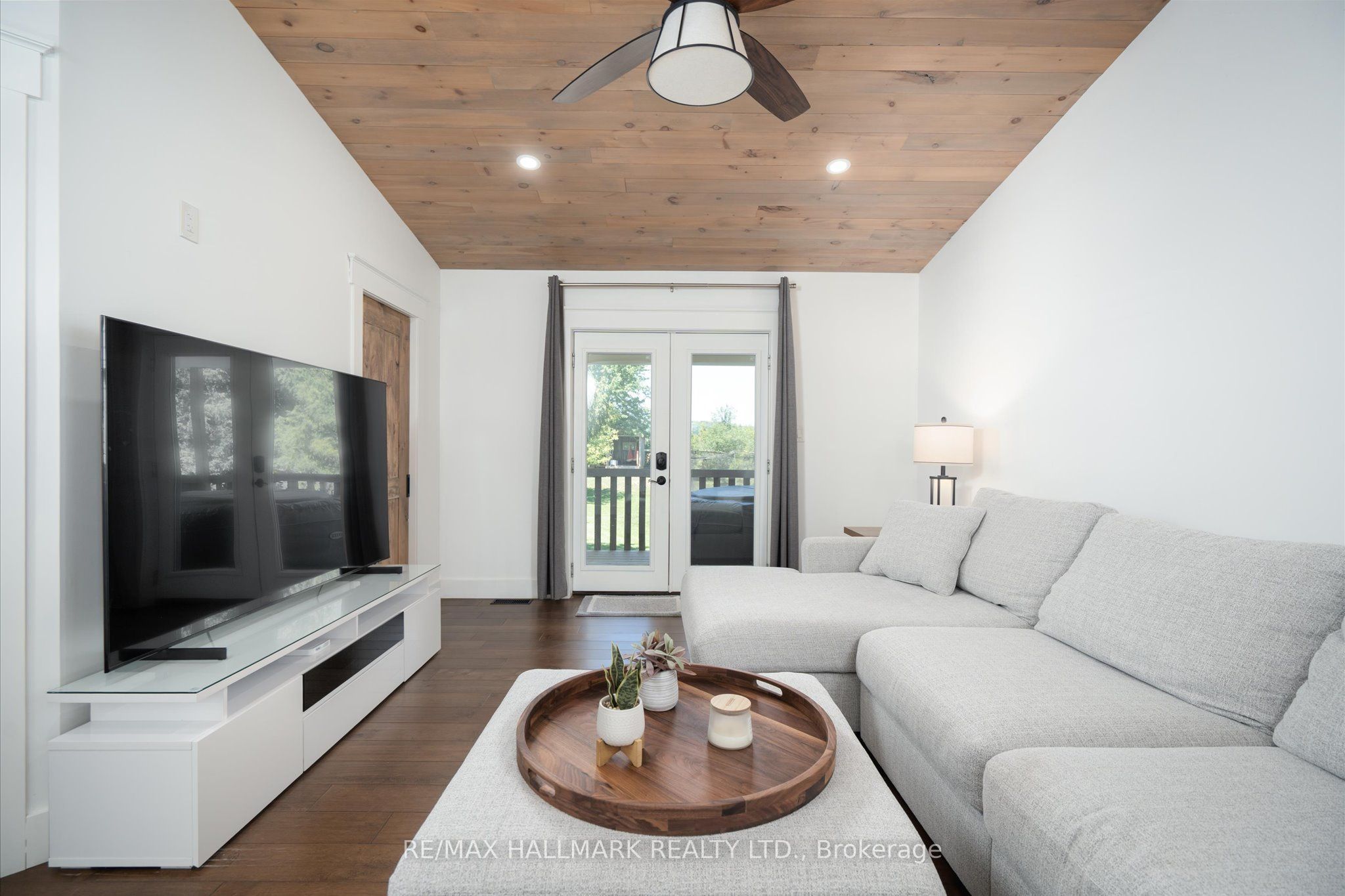 7433 5 Side Road Property Photo 21