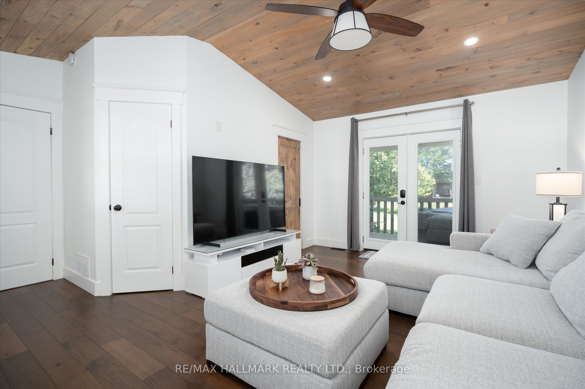 7433 5 Side Road Property Photo 22