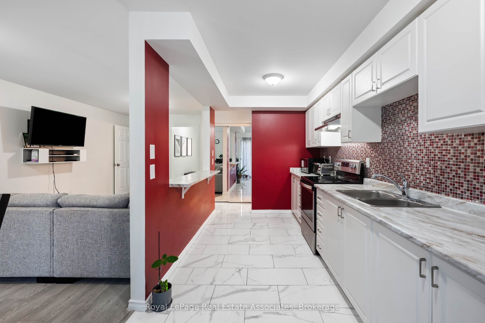 6950 Tenth Line W 87 Property Photo 12