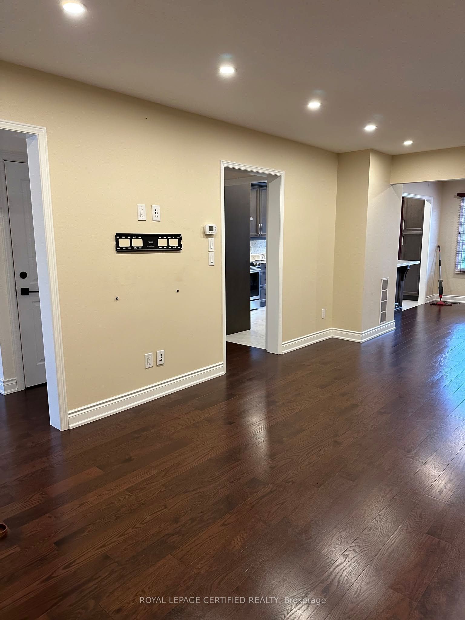 210 Ecclestone Drive Main Property Photo 24