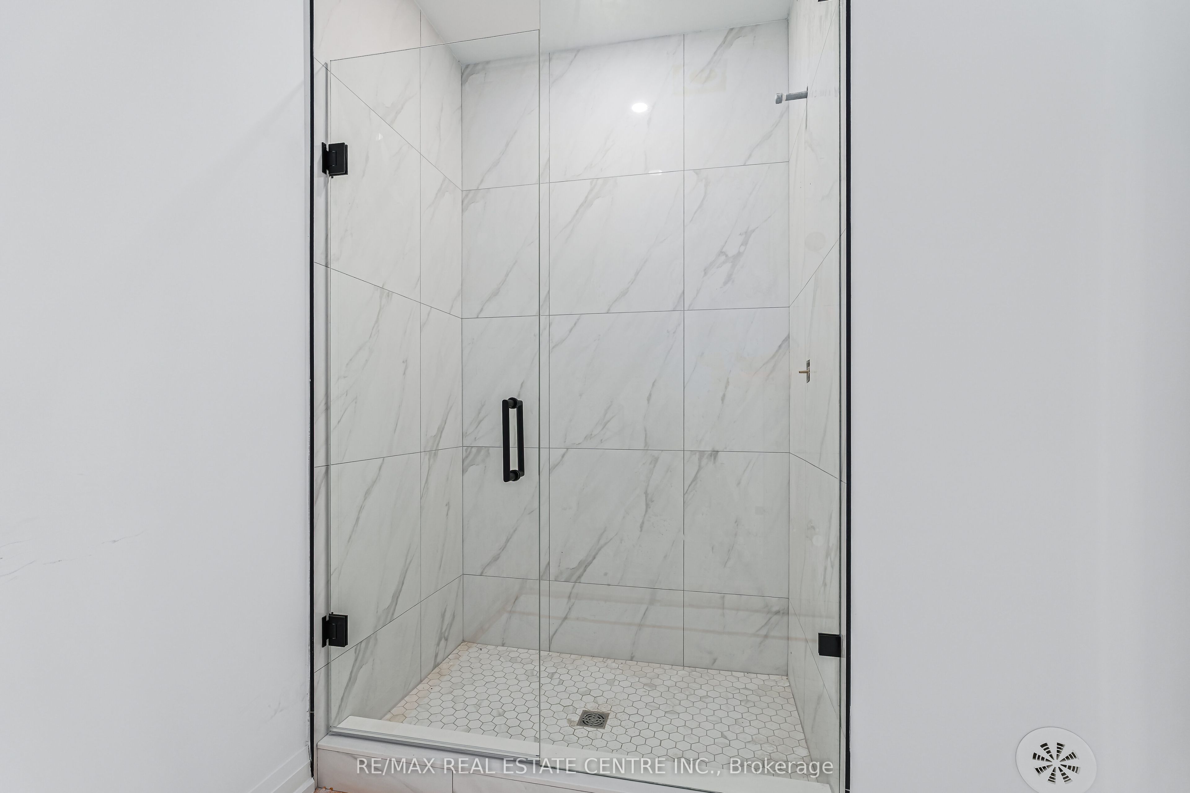 19 James Street Property Photo 35