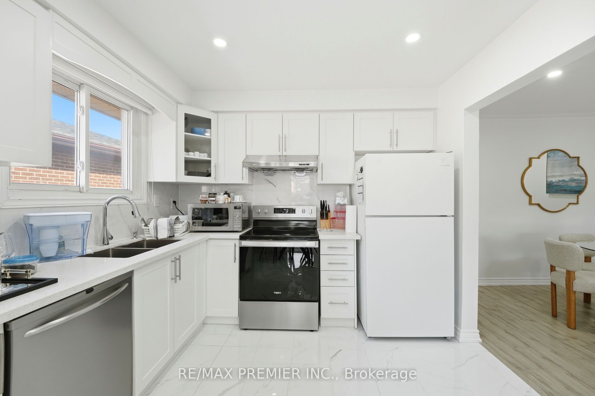 15 Madonna Gardens Property Photo 6