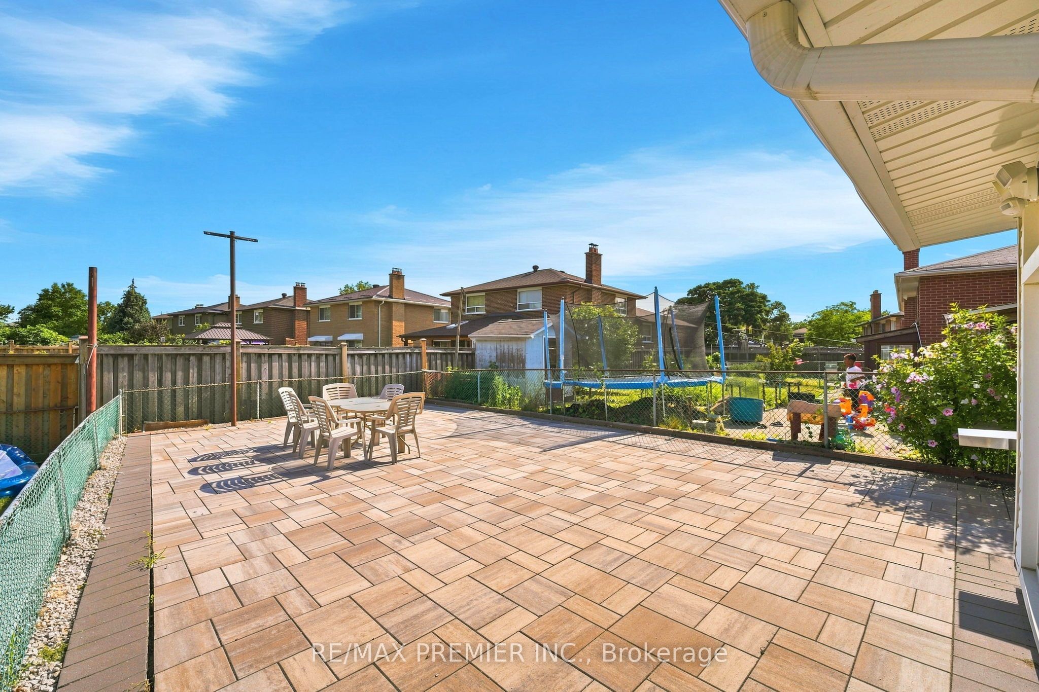 15 Madonna Gardens Property Photo 28
