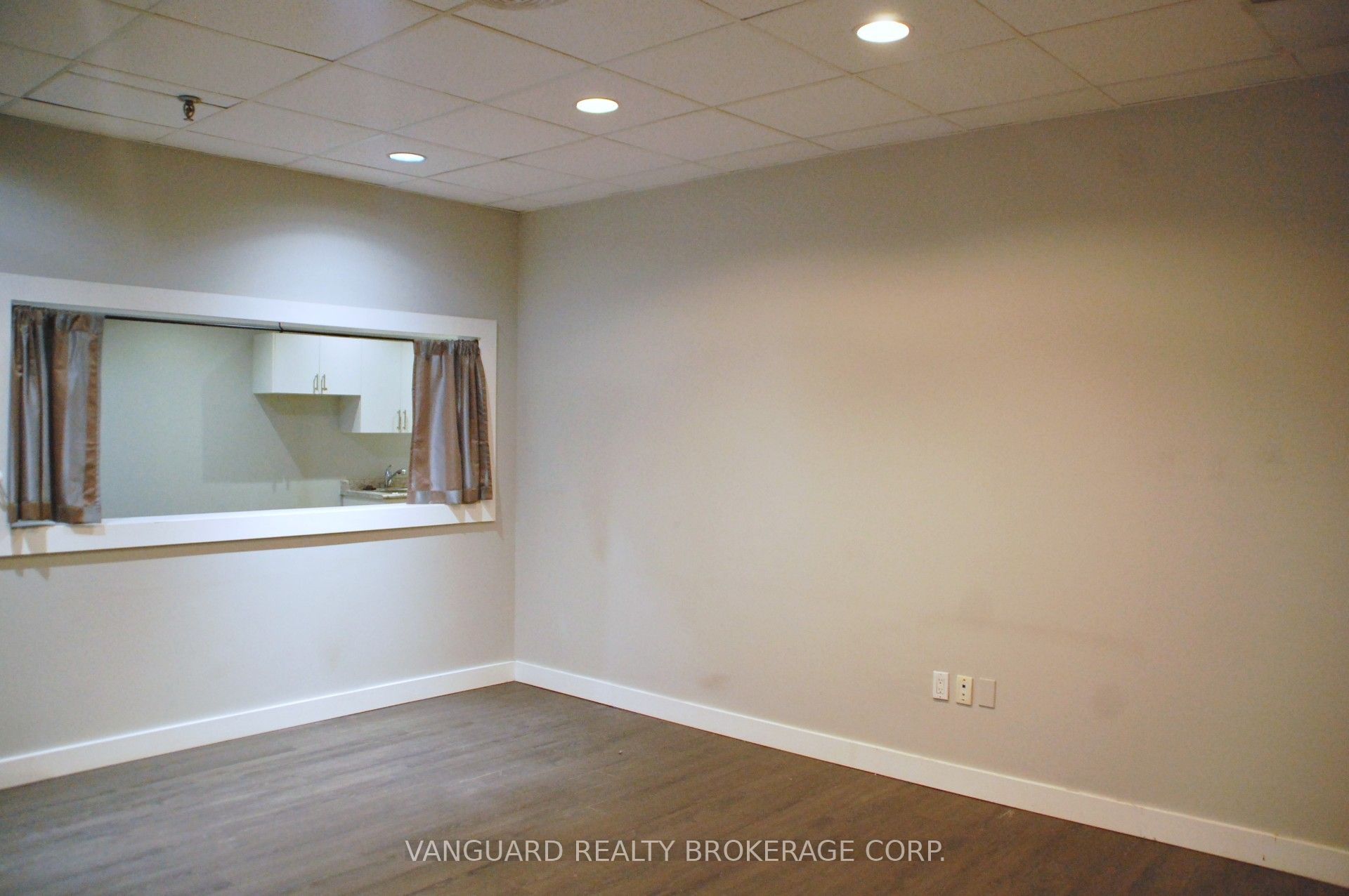 820 Flint Road Property Photo 5
