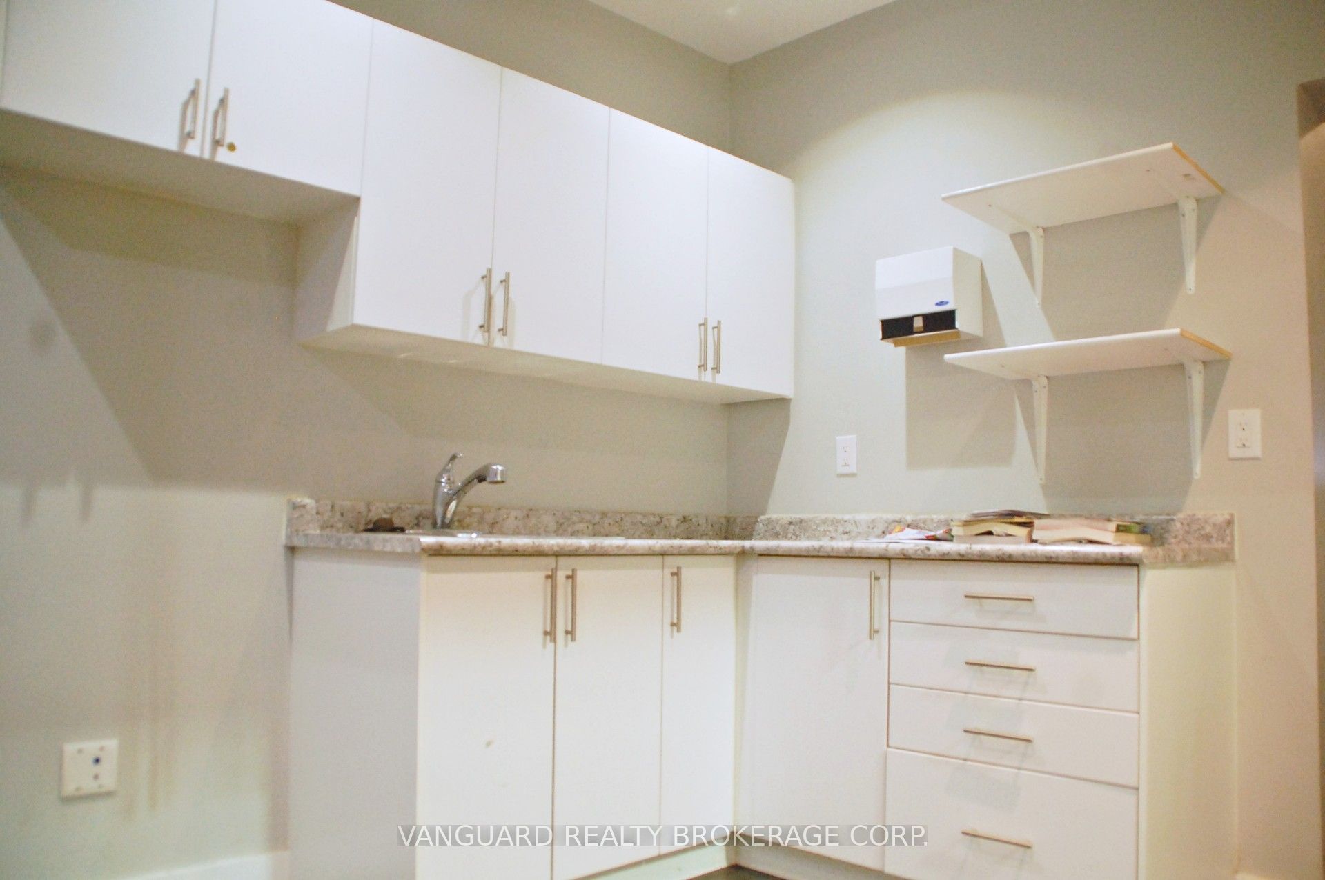 820 Flint Road Property Photo 6