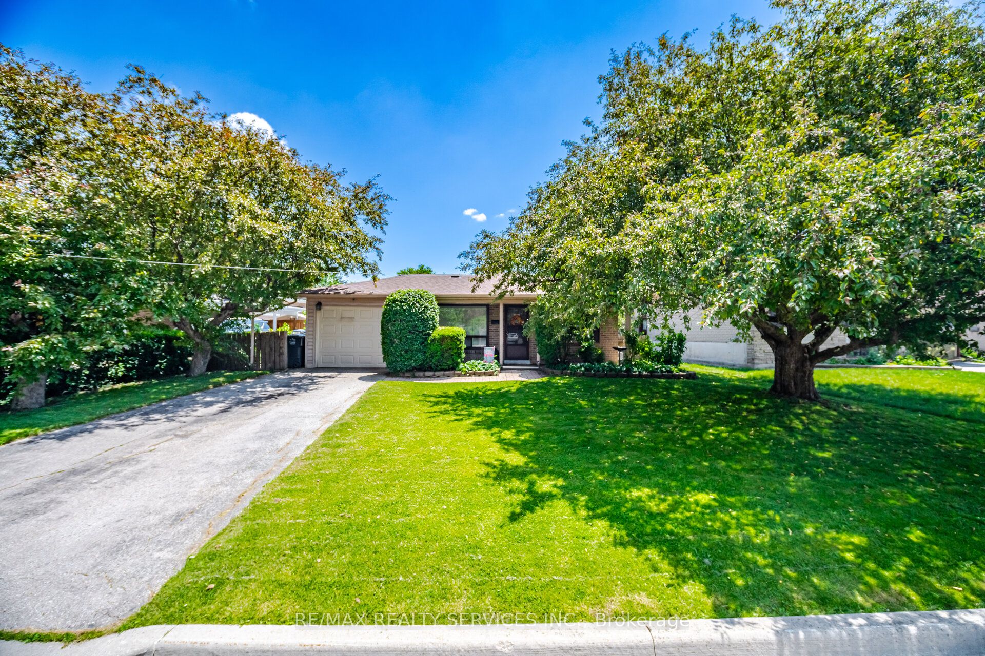 15 Ferndale Crescent Property Photo 1