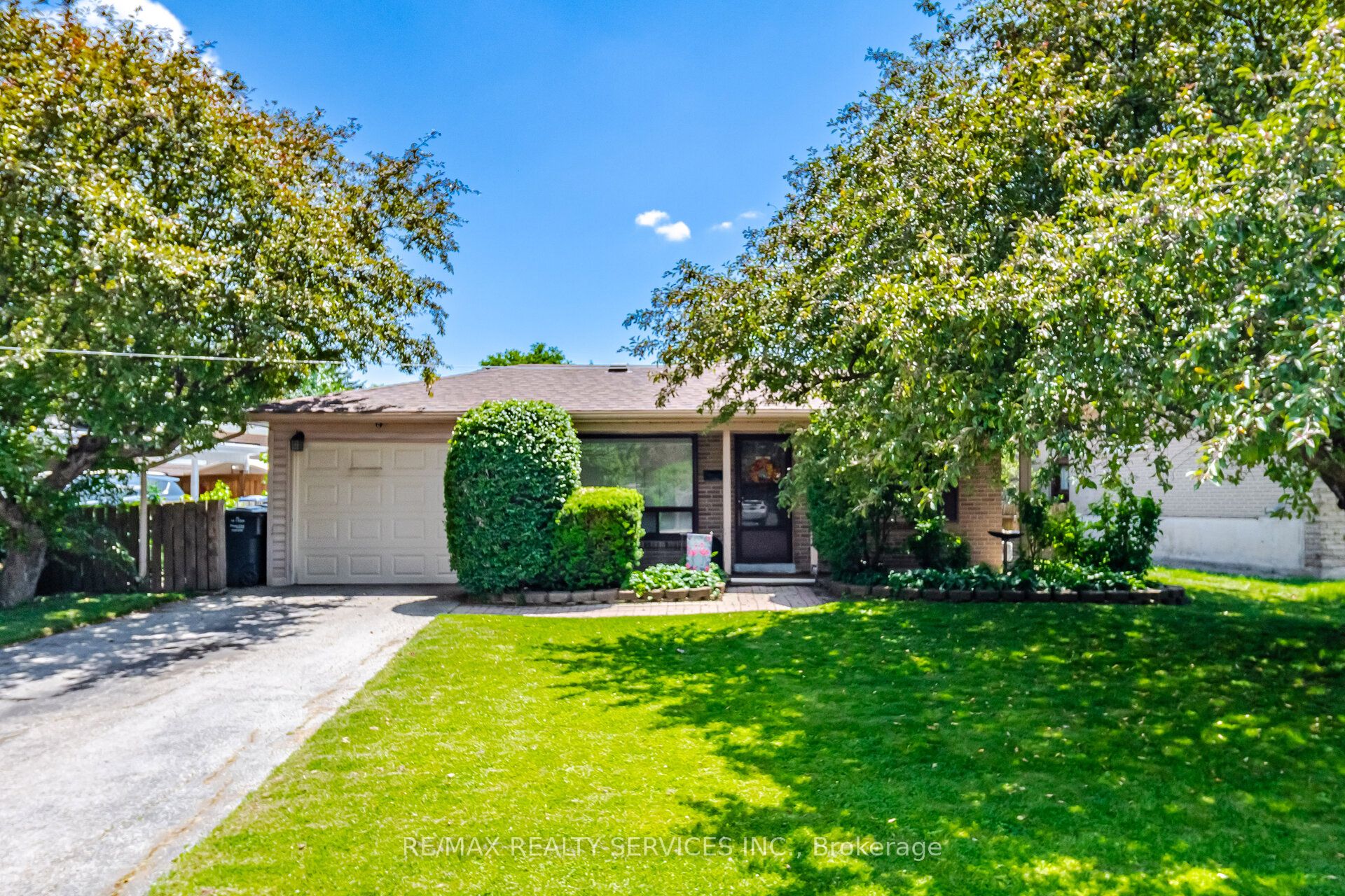 15 Ferndale Crescent Property Photo 2