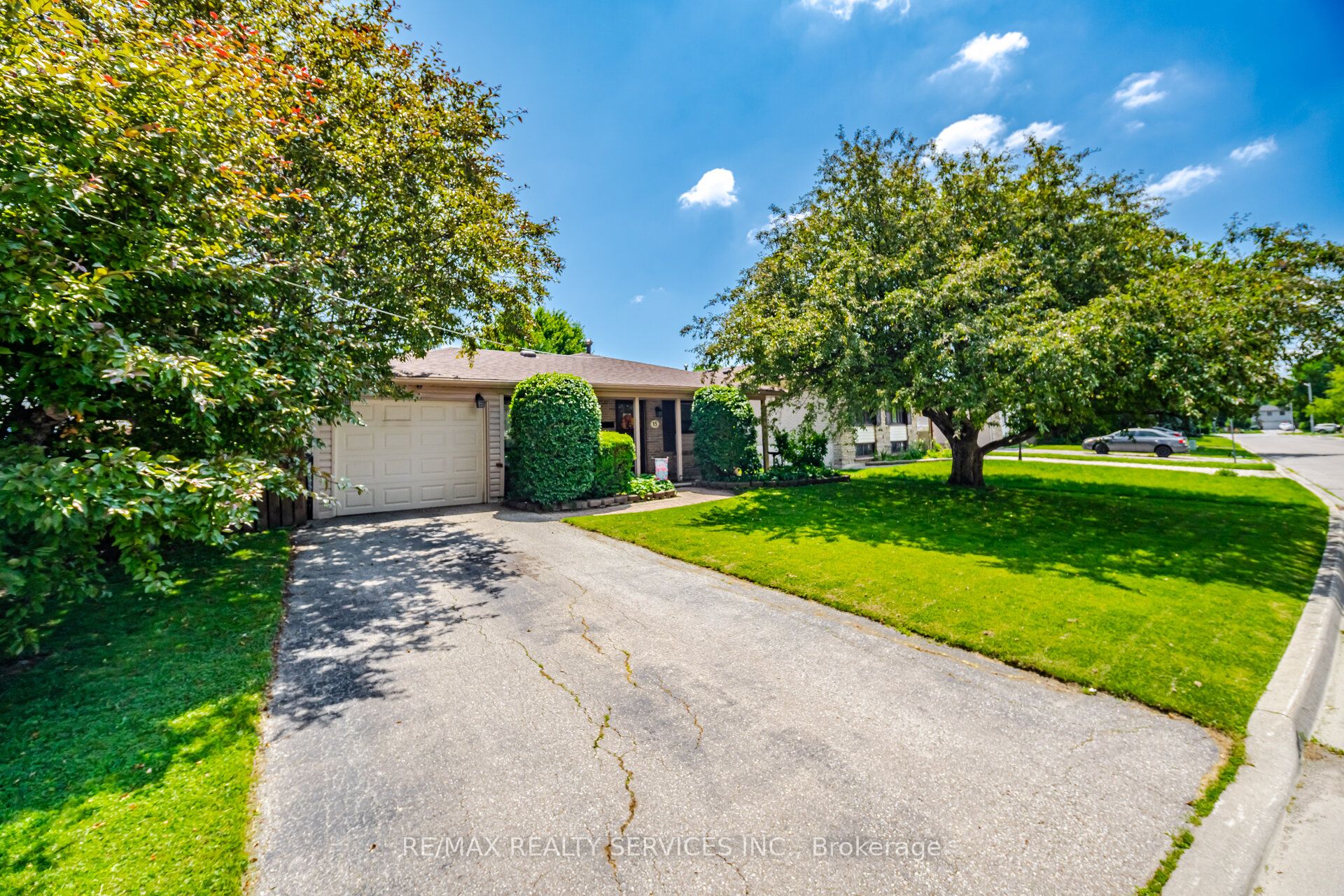 15 Ferndale Crescent Property Photo 3