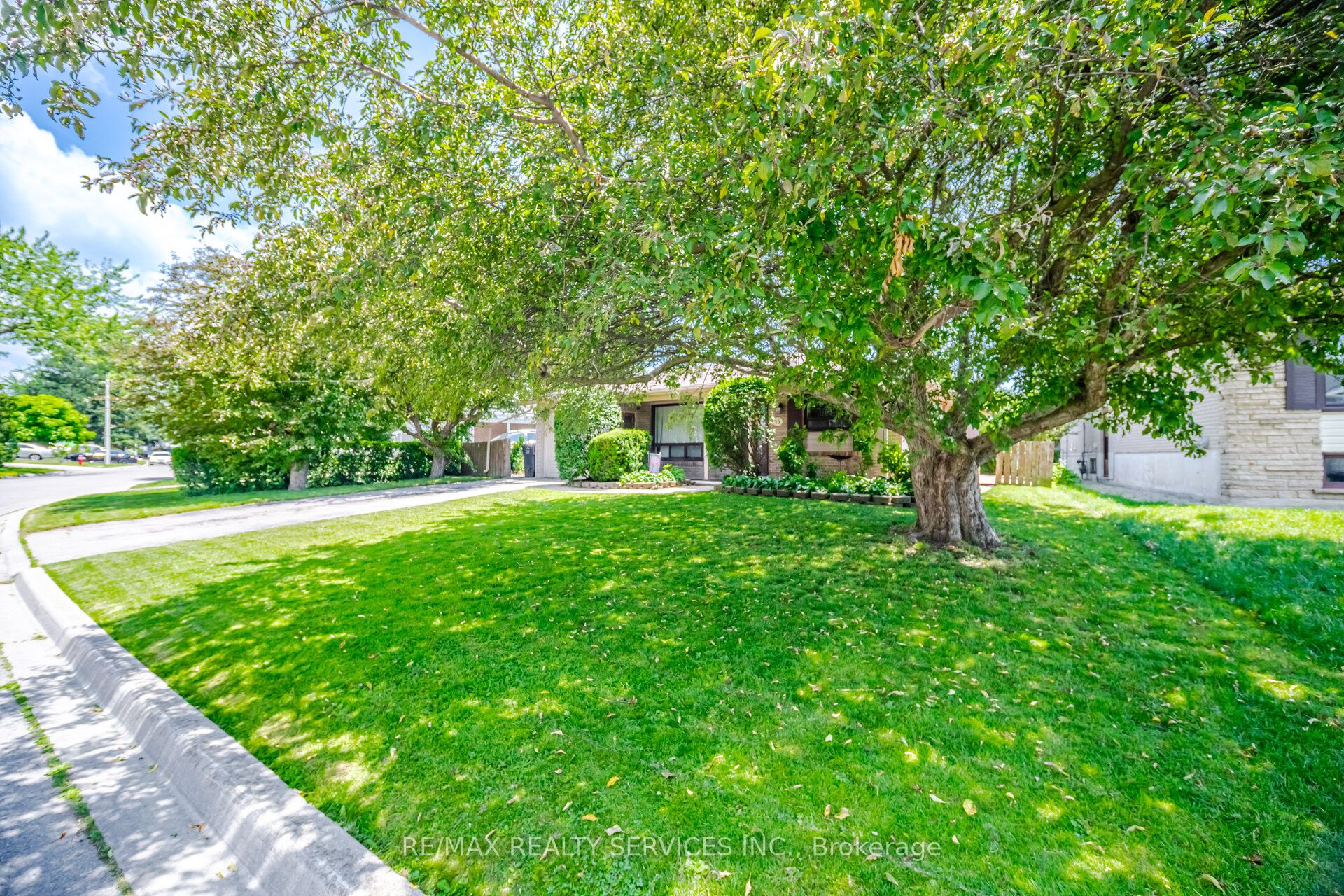 15 Ferndale Crescent Property Photo 4