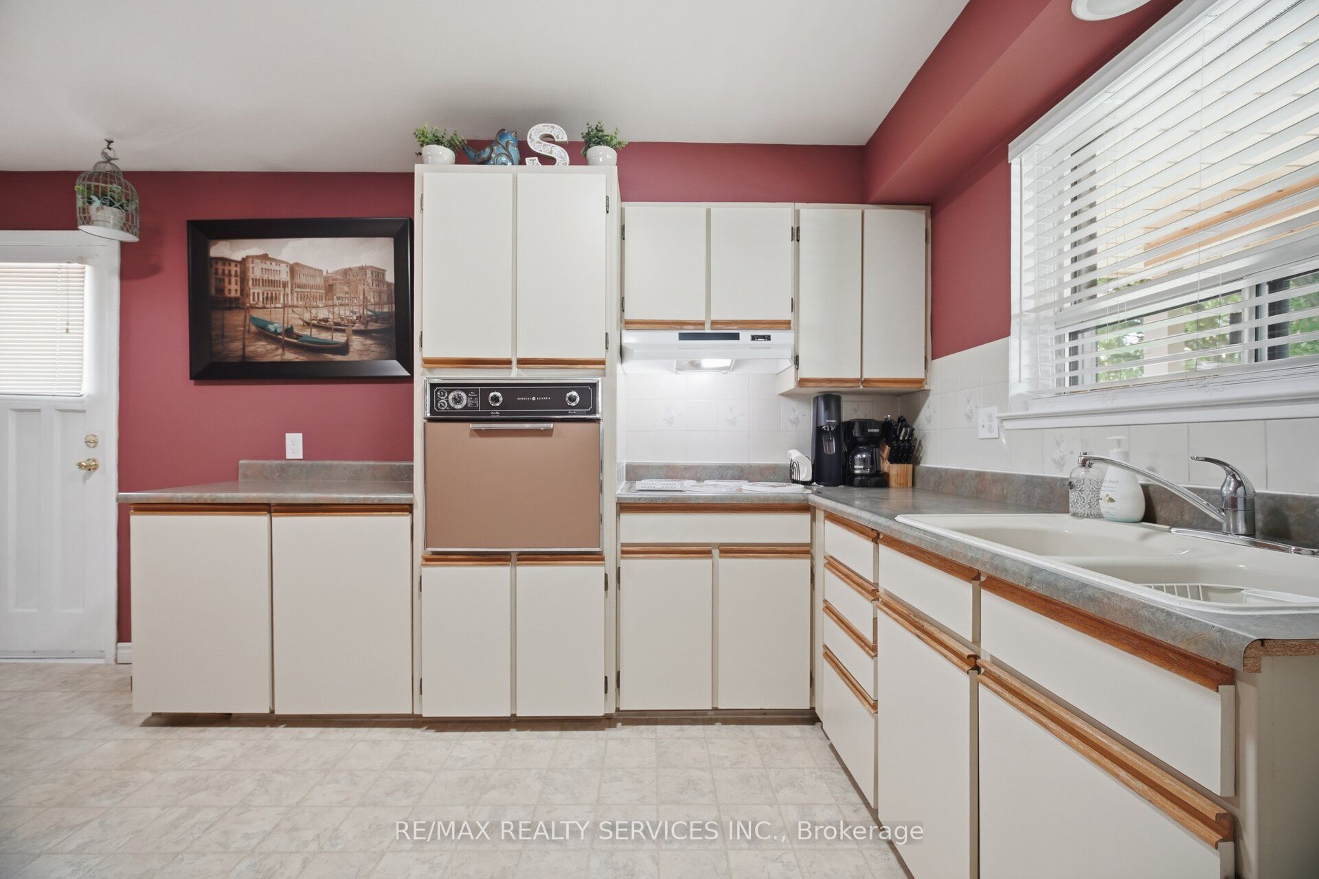 15 Ferndale Crescent Property Photo 15