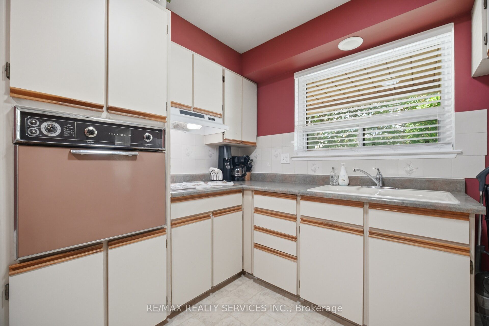15 Ferndale Crescent Property Photo 16