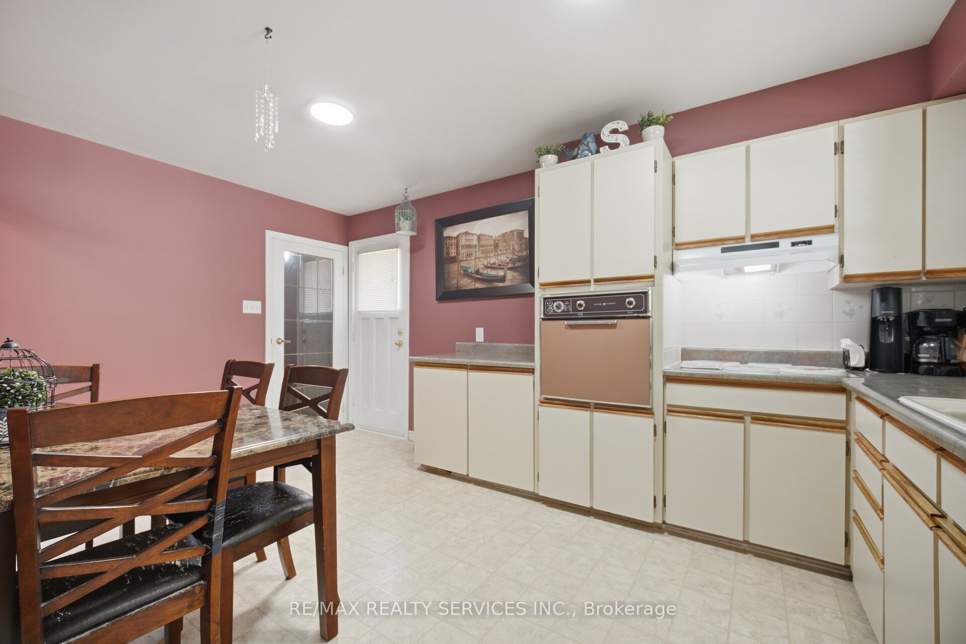 15 Ferndale Crescent Property Photo 17