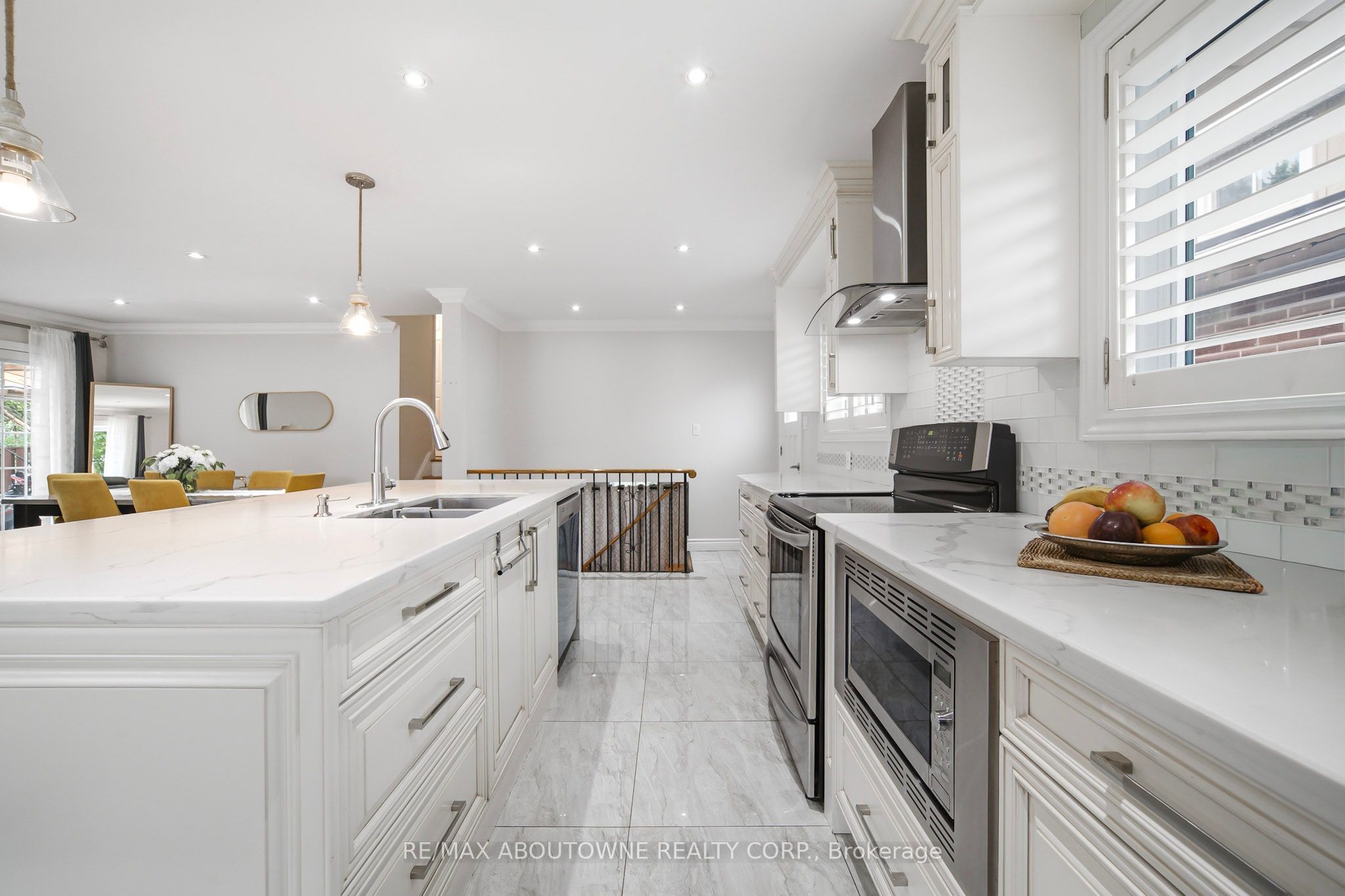 6346 Neuchatel Road Property Photo 4
