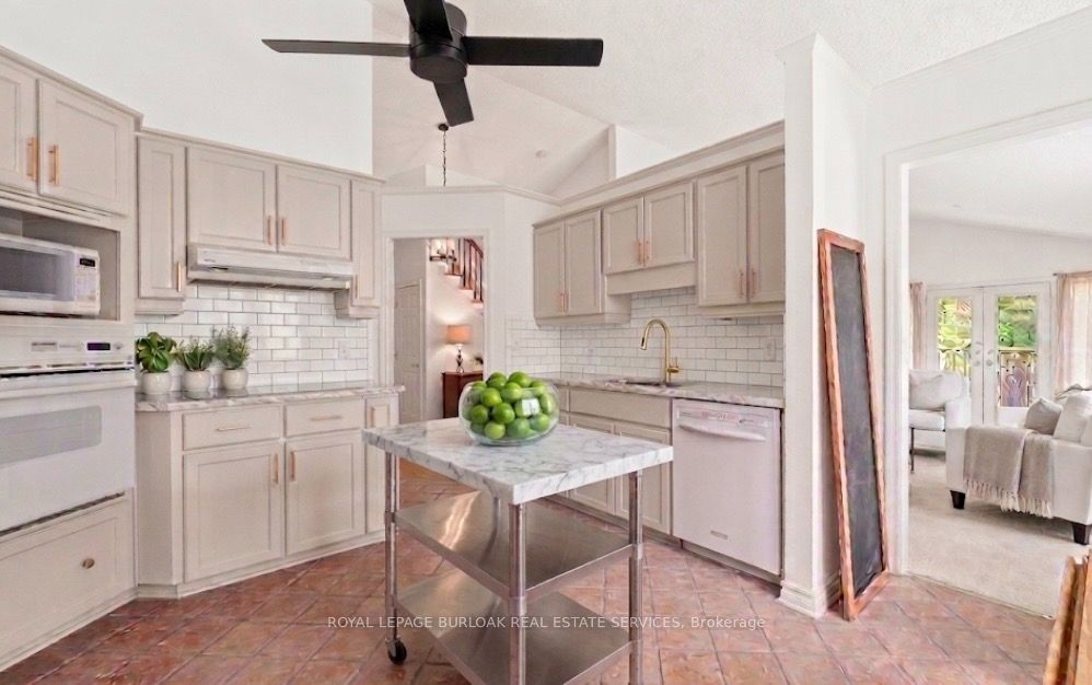 1095 Skyview Drive 4 Property Photo 14