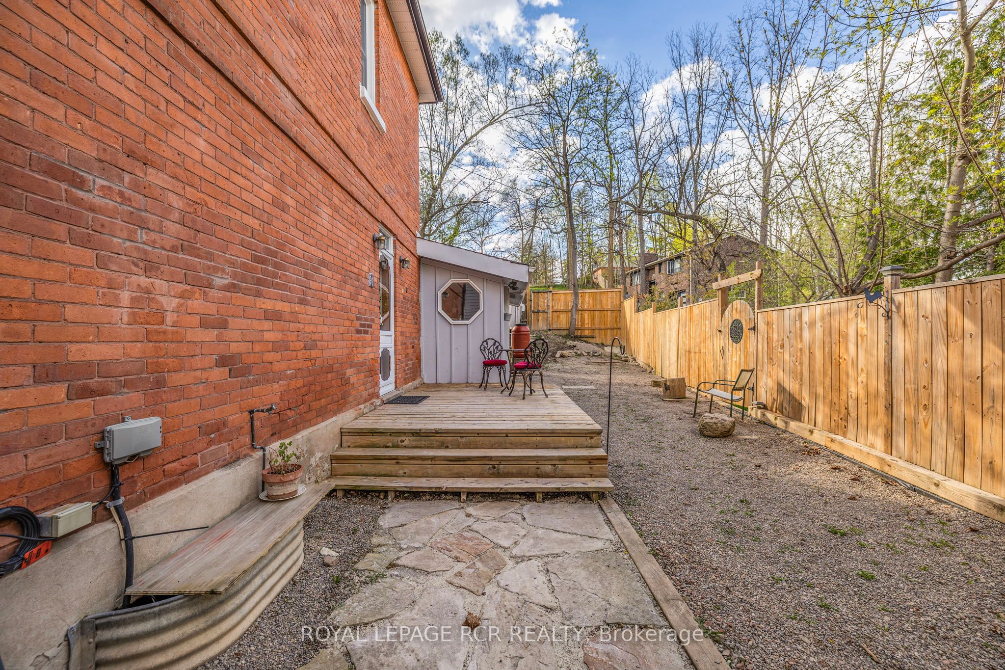91 King Street W Property Photo 4