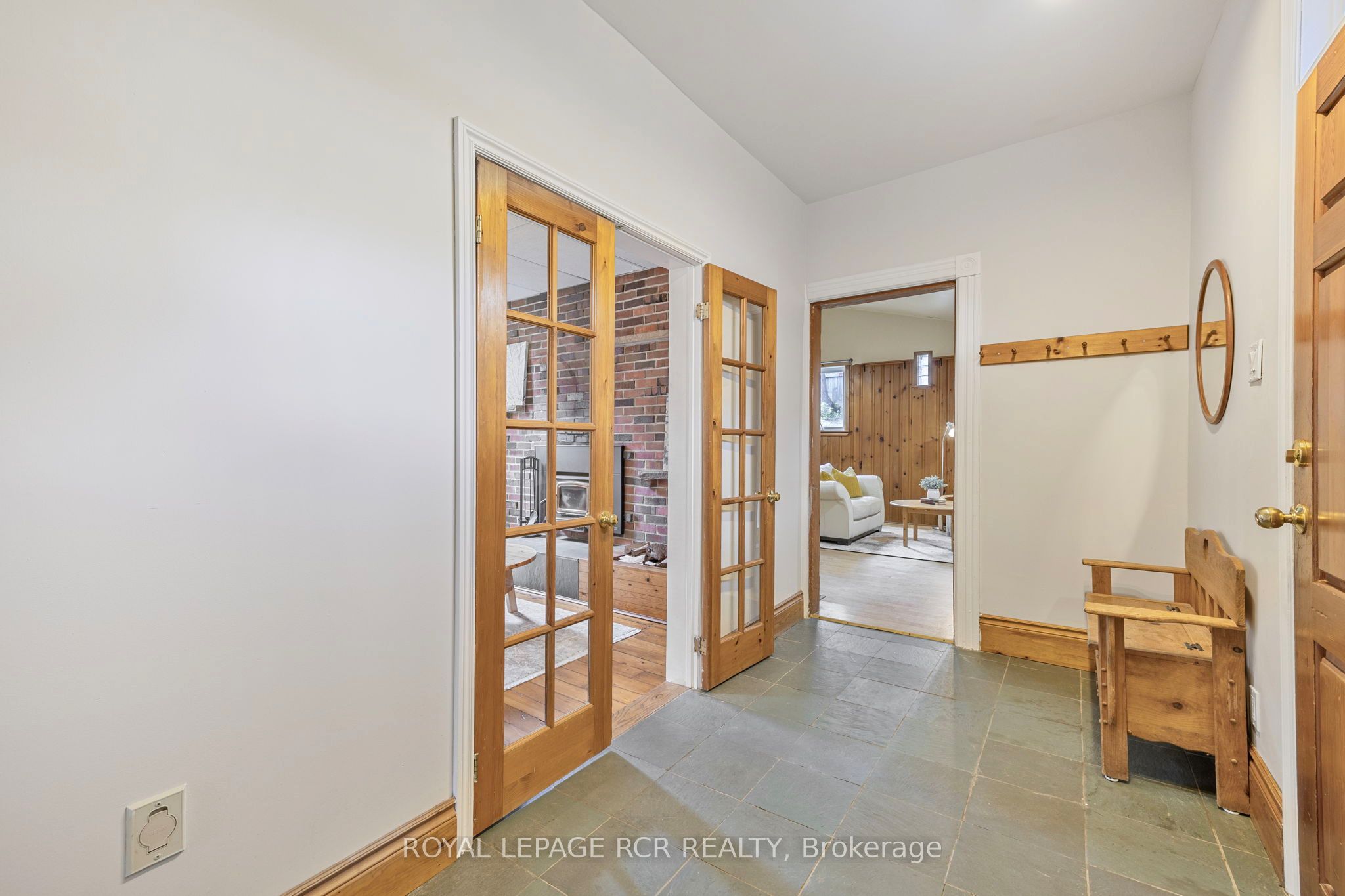 91 King Street W Property Photo 6