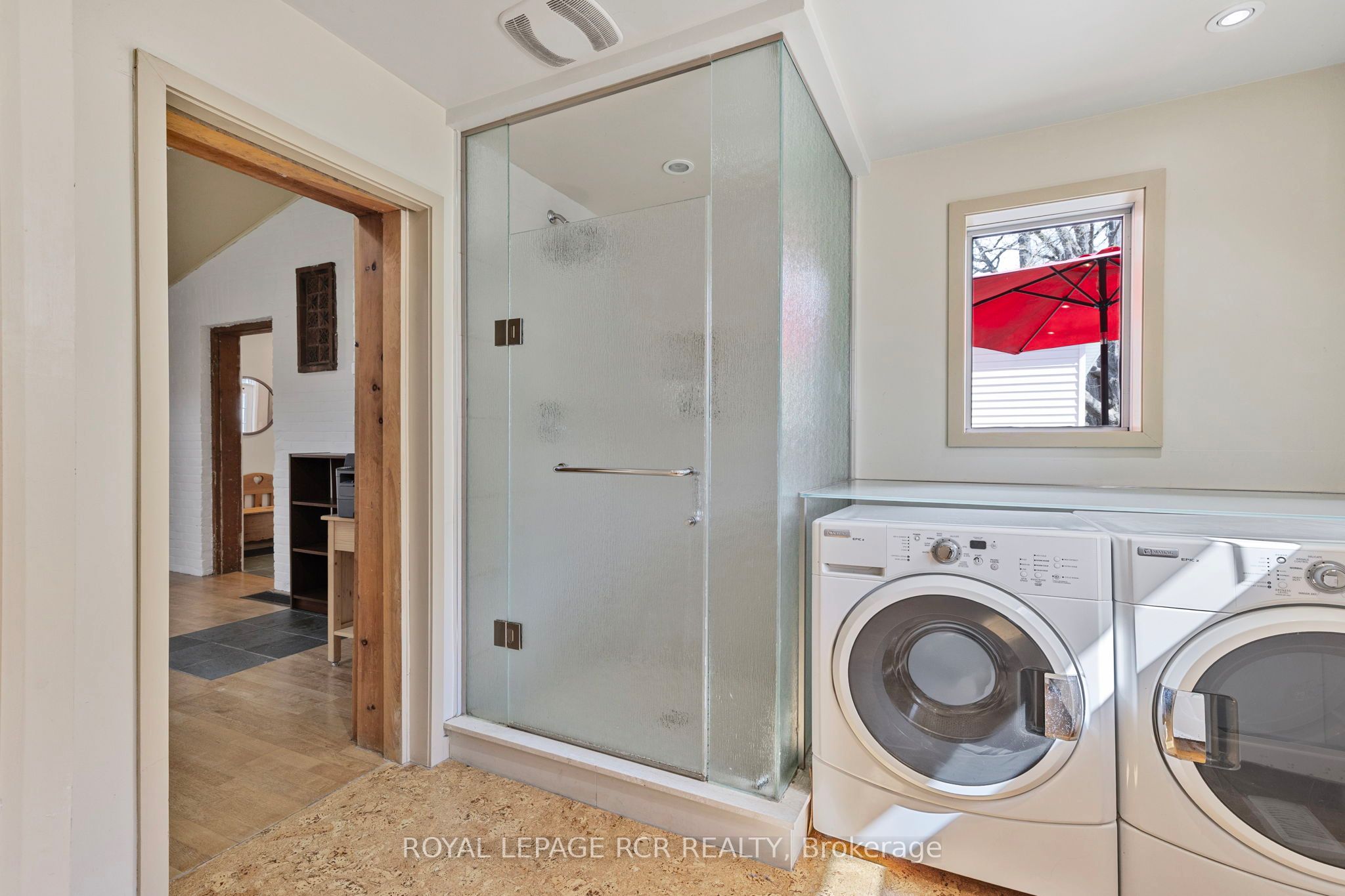 91 King Street W Property Photo 15