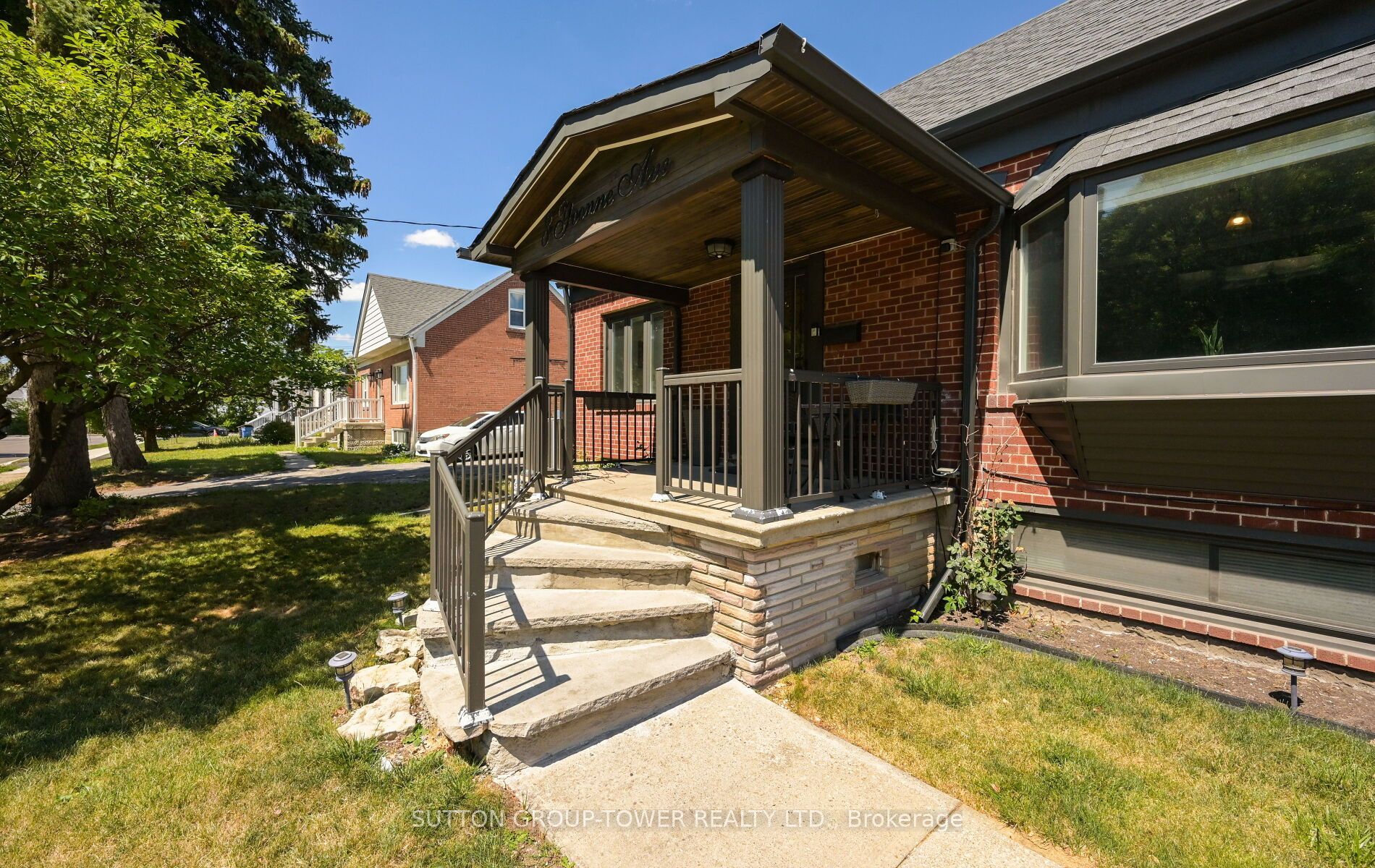 8 Yvonne Avenue N Property Photo 3