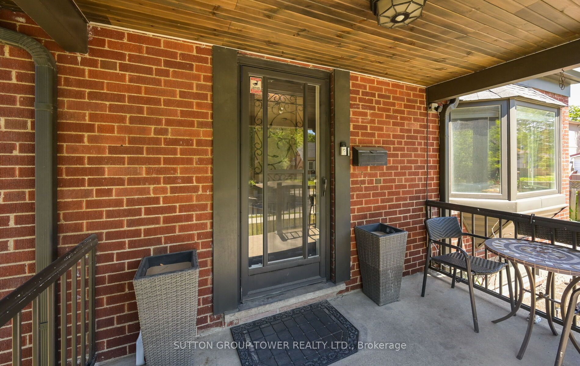 8 Yvonne Avenue N Property Photo 5