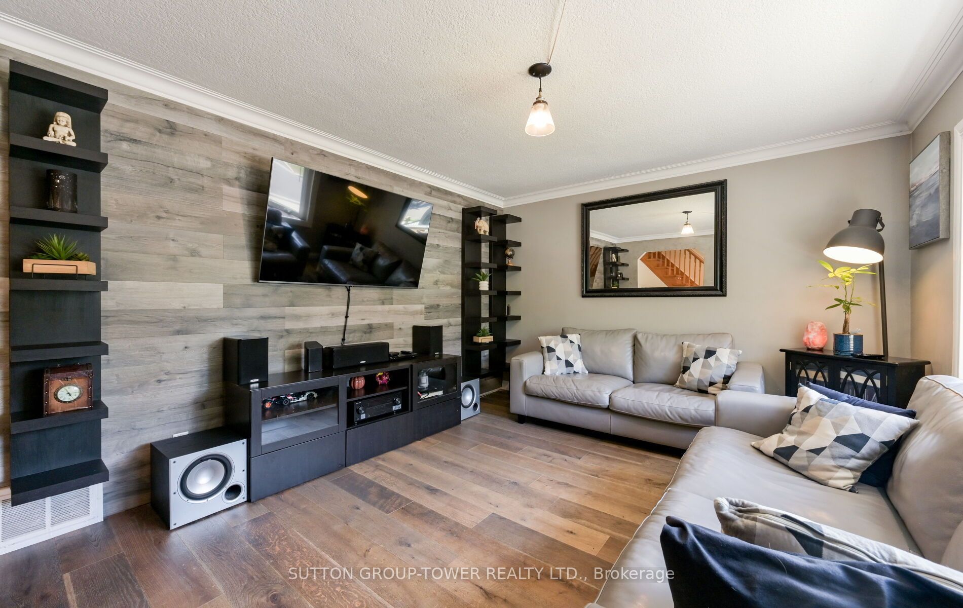 8 Yvonne Avenue N Property Photo 9