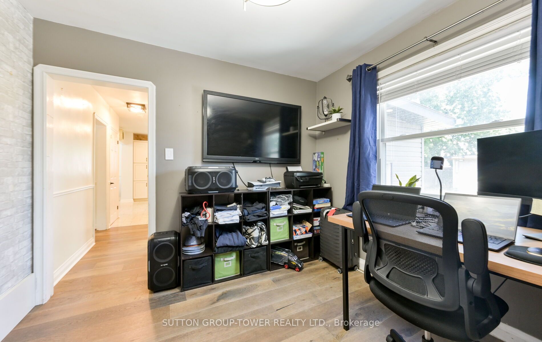 8 Yvonne Avenue N Property Photo 18