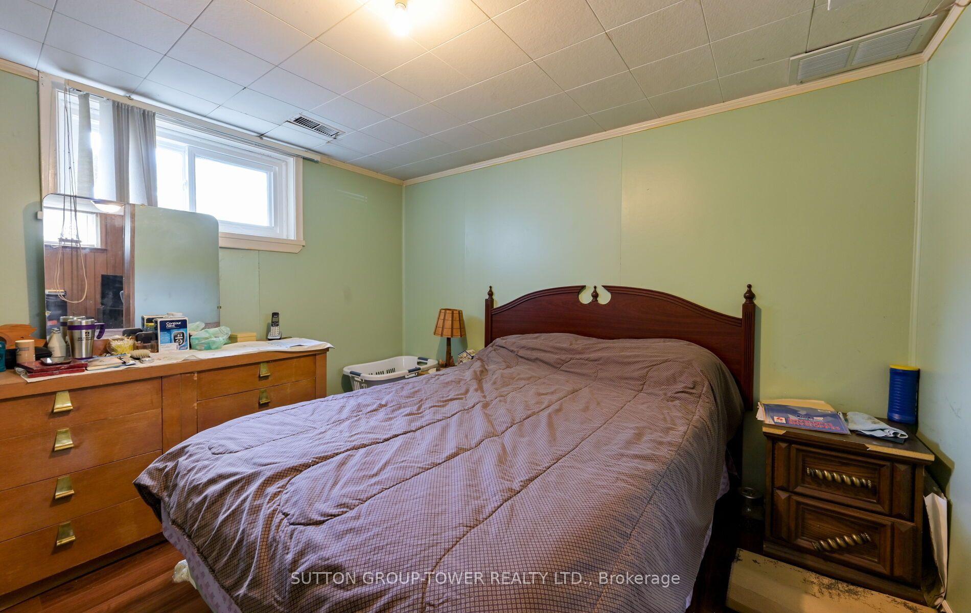 8 Yvonne Avenue N Property Photo 40
