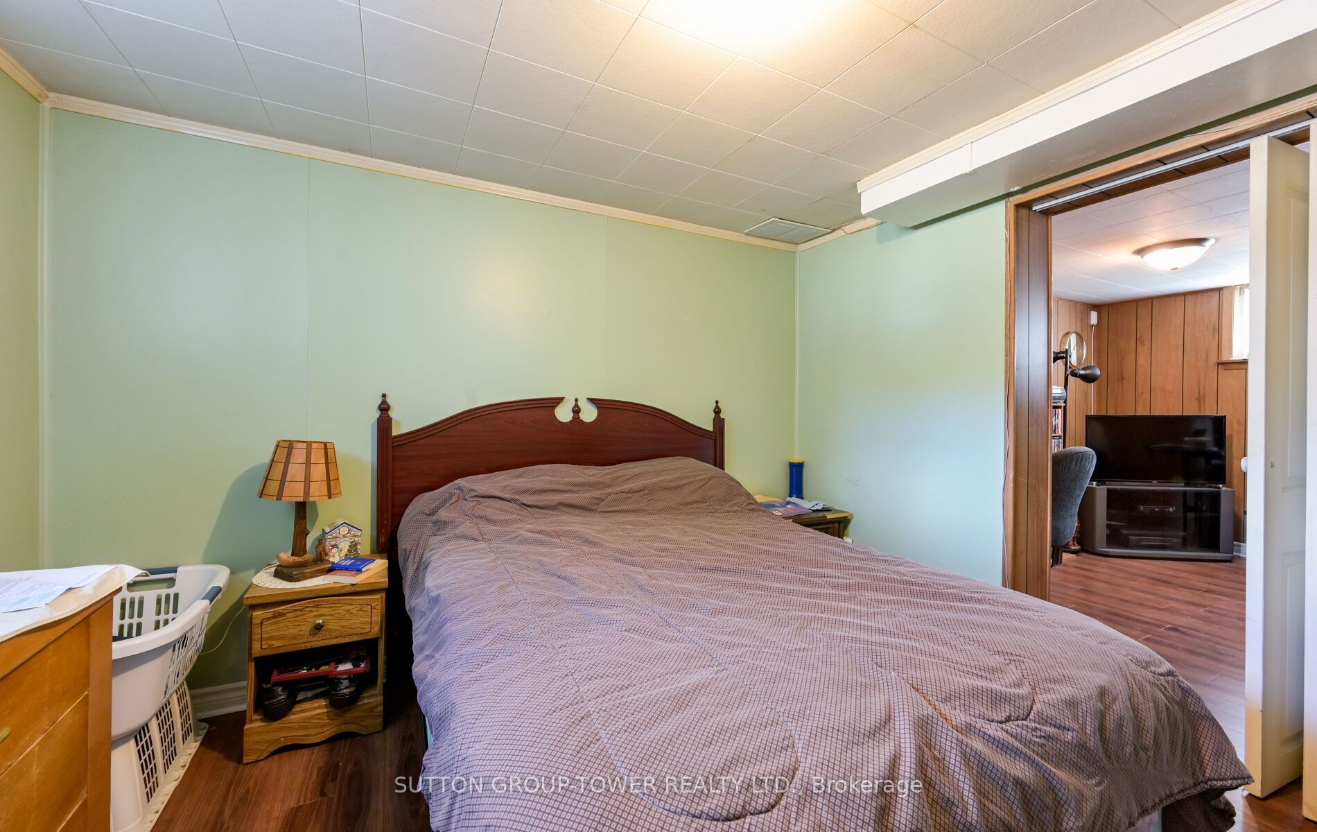 8 Yvonne Avenue N Property Photo 41