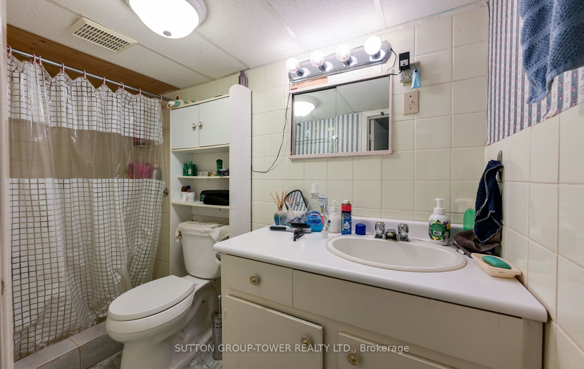 8 Yvonne Avenue N Property Photo 42