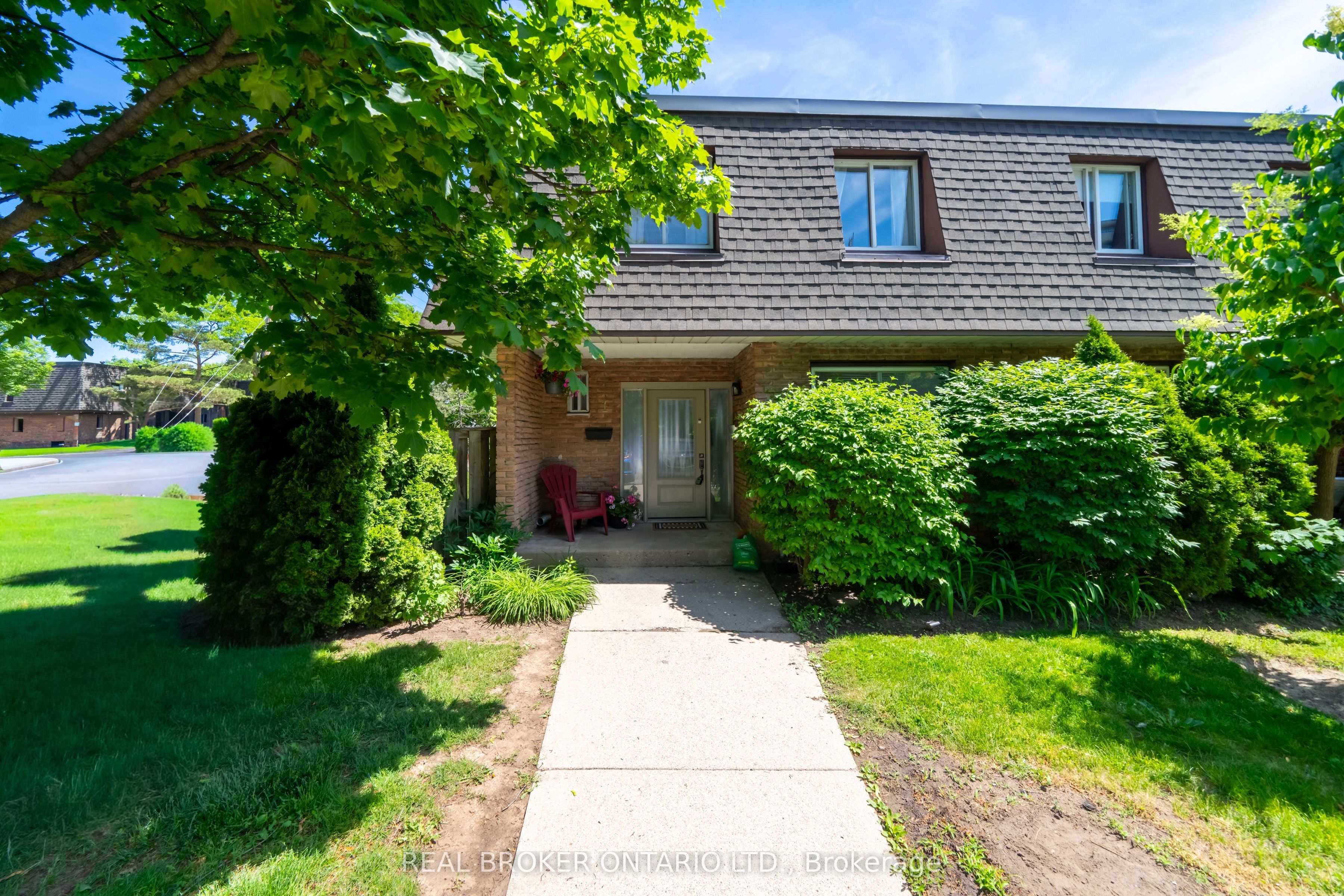 684 Dynes Road 1 Property Photo 1