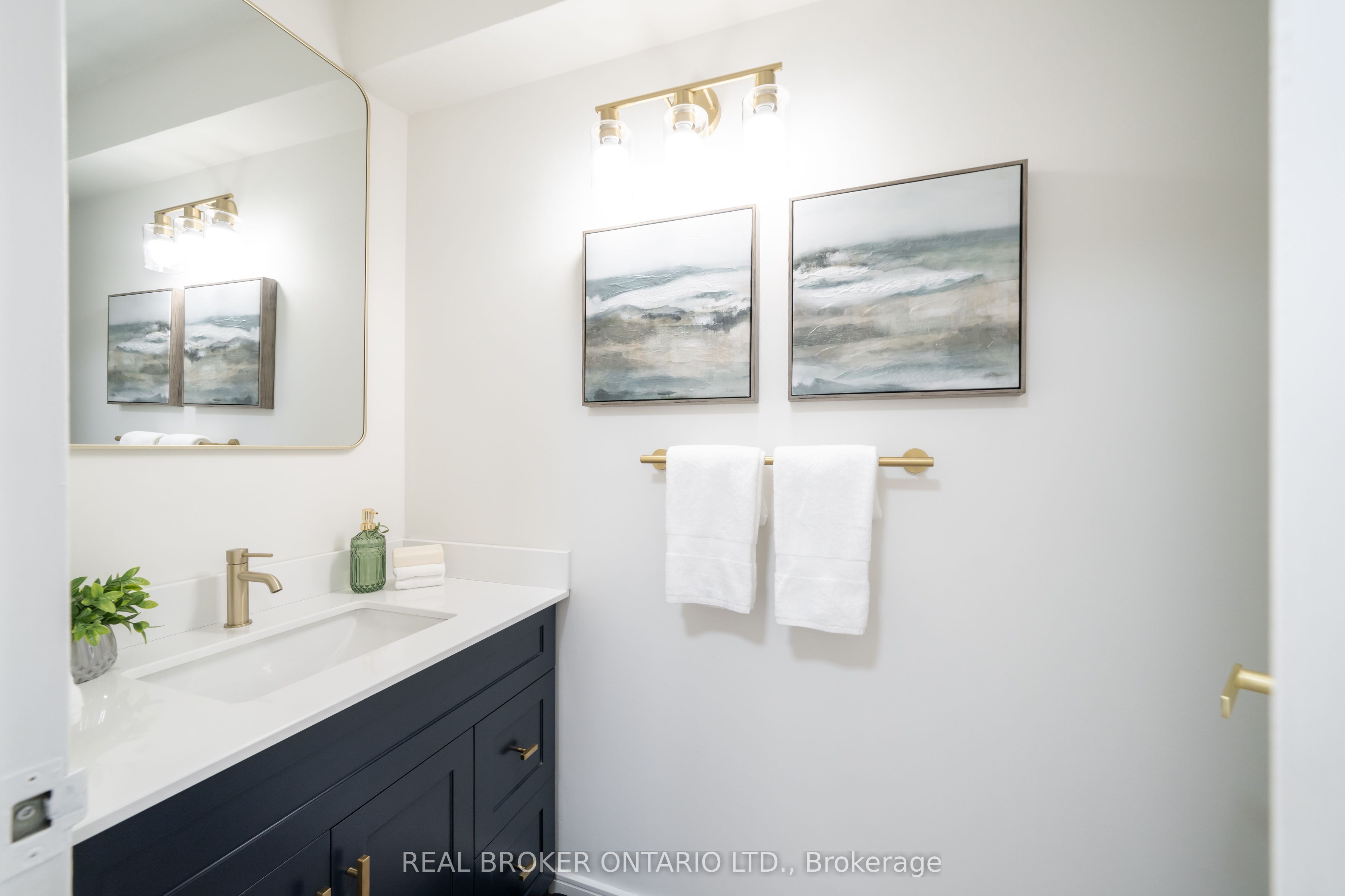 684 Dynes Road 1 Property Photo 12